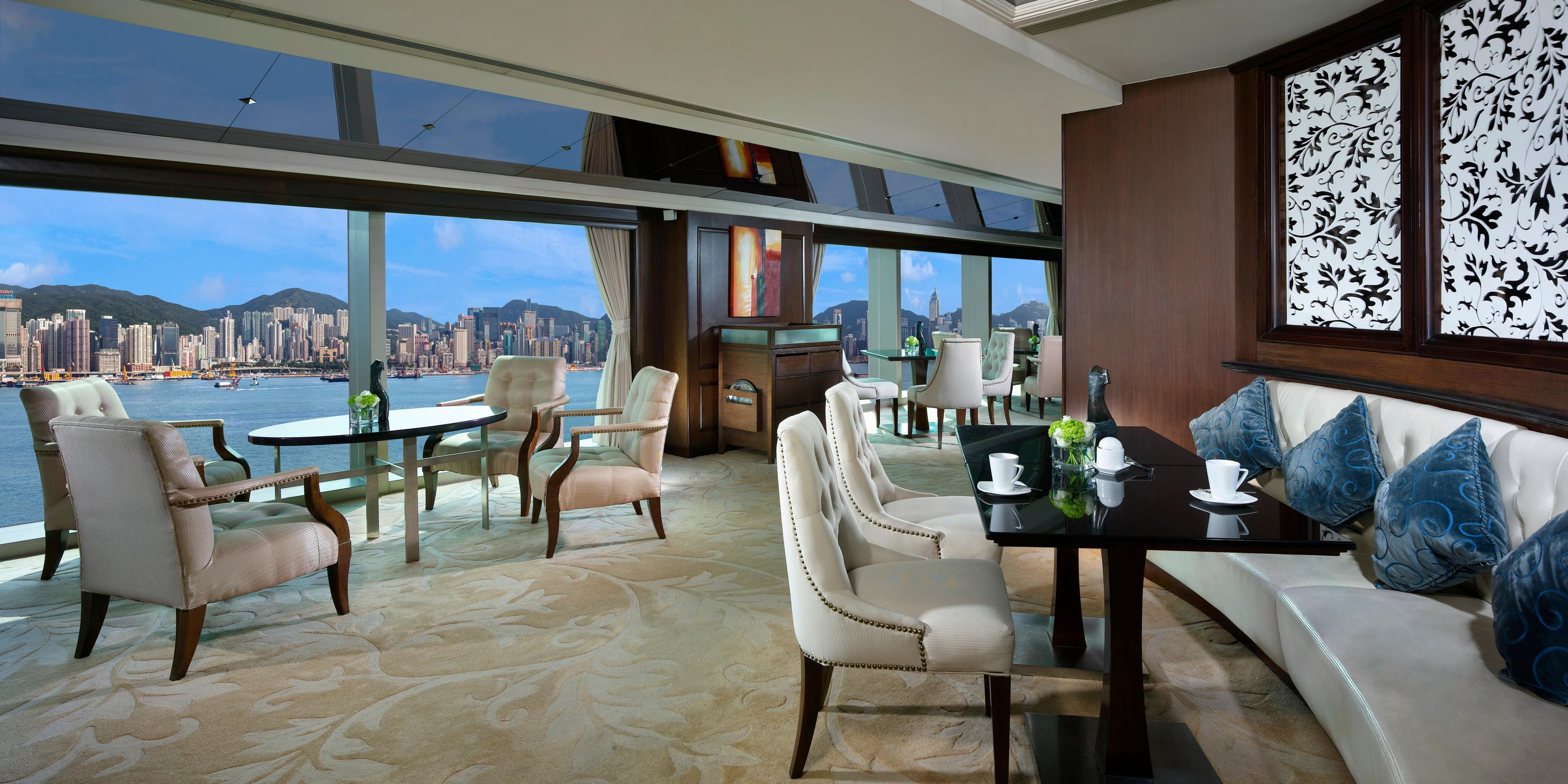 Located on the first floor with stunning views of Victoria Harbour and Hong Kong skyline, the Club Lounge serves buffet breakfast, afternoon tea and evening cocktails.
