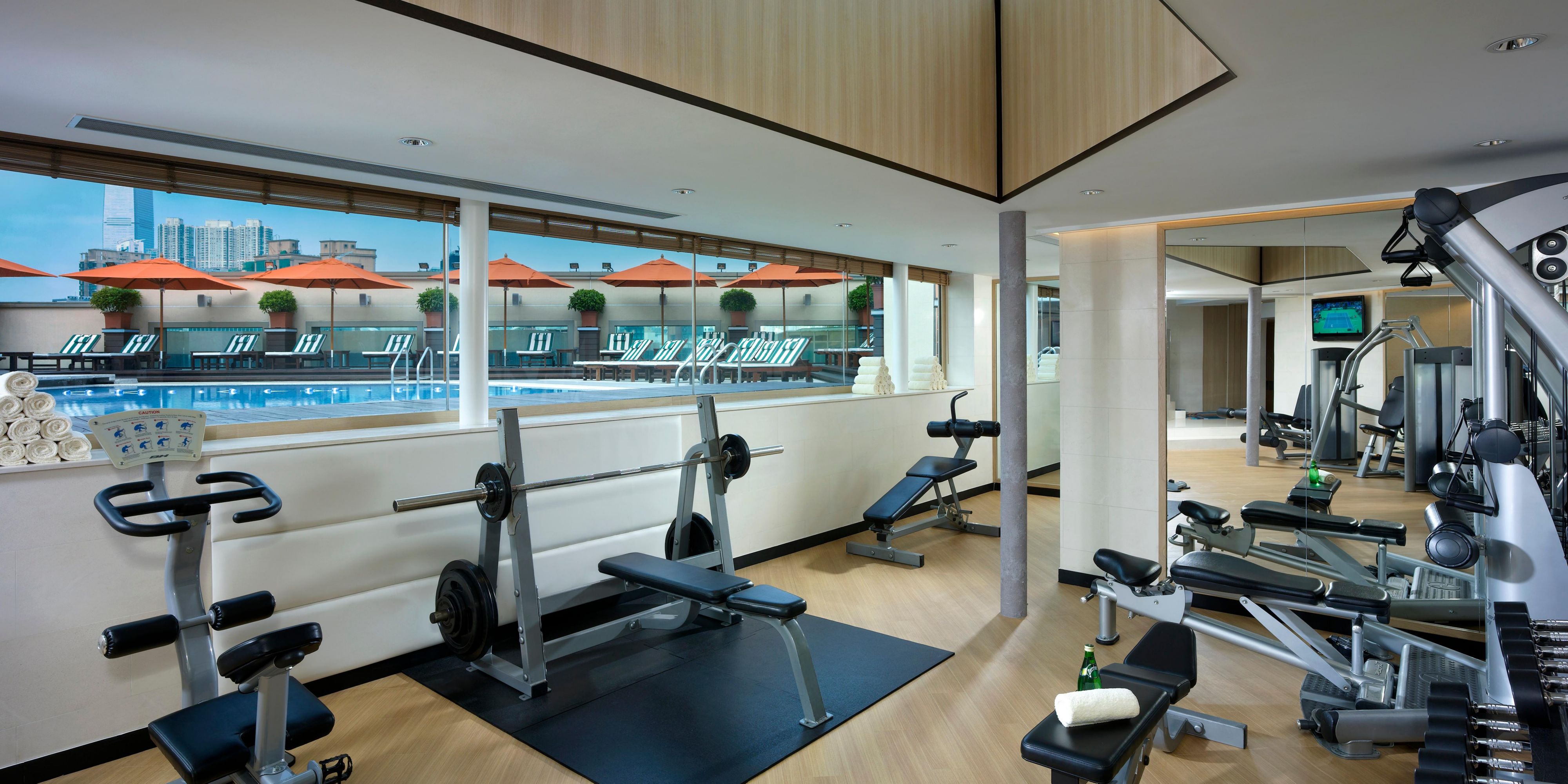 Located on the 18th floor, the 24-hour fitness studio features the latest selection of “Life Fitness” equipment for free weights, toning, cardiovascular, stretching and conditioning exercises. Personal training sessions are available. Towels, bathrobes and body wash and care products are complimentary.