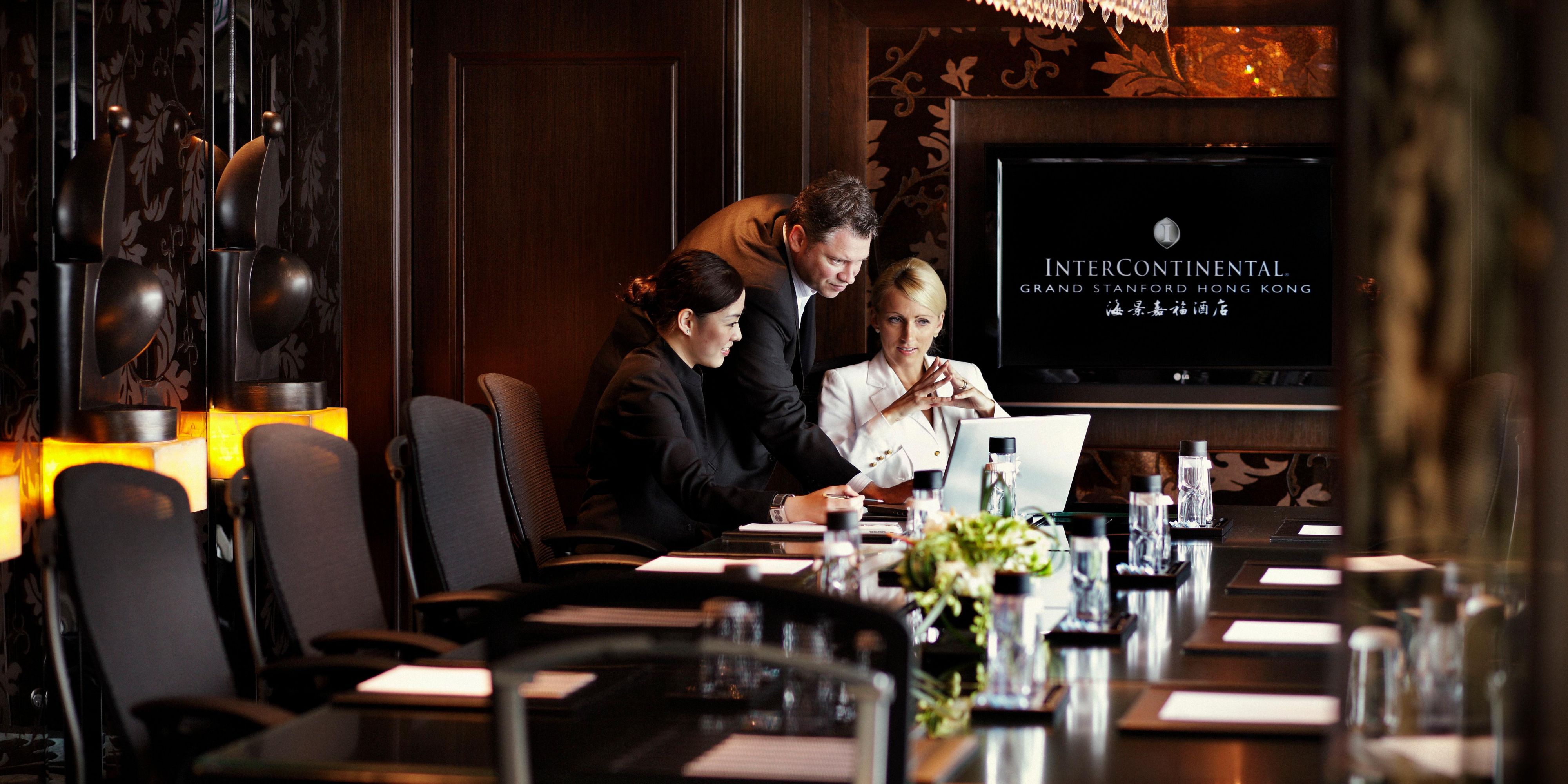 At Club InterContinental, we understand that true luxury means quality time well spent. Whether travelling for business or pleasure the lounge provides an exclusive retreat.
The Club Lounge serves buffet breakfast, afternoon tea and evening cocktails with premium wines, spirits and tempting hors d’oeuvres.