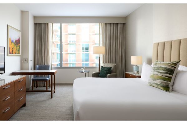 Pure Wellness Guestroom with hypoallergenic bedding and advanced air purification at InterContinental Houston.