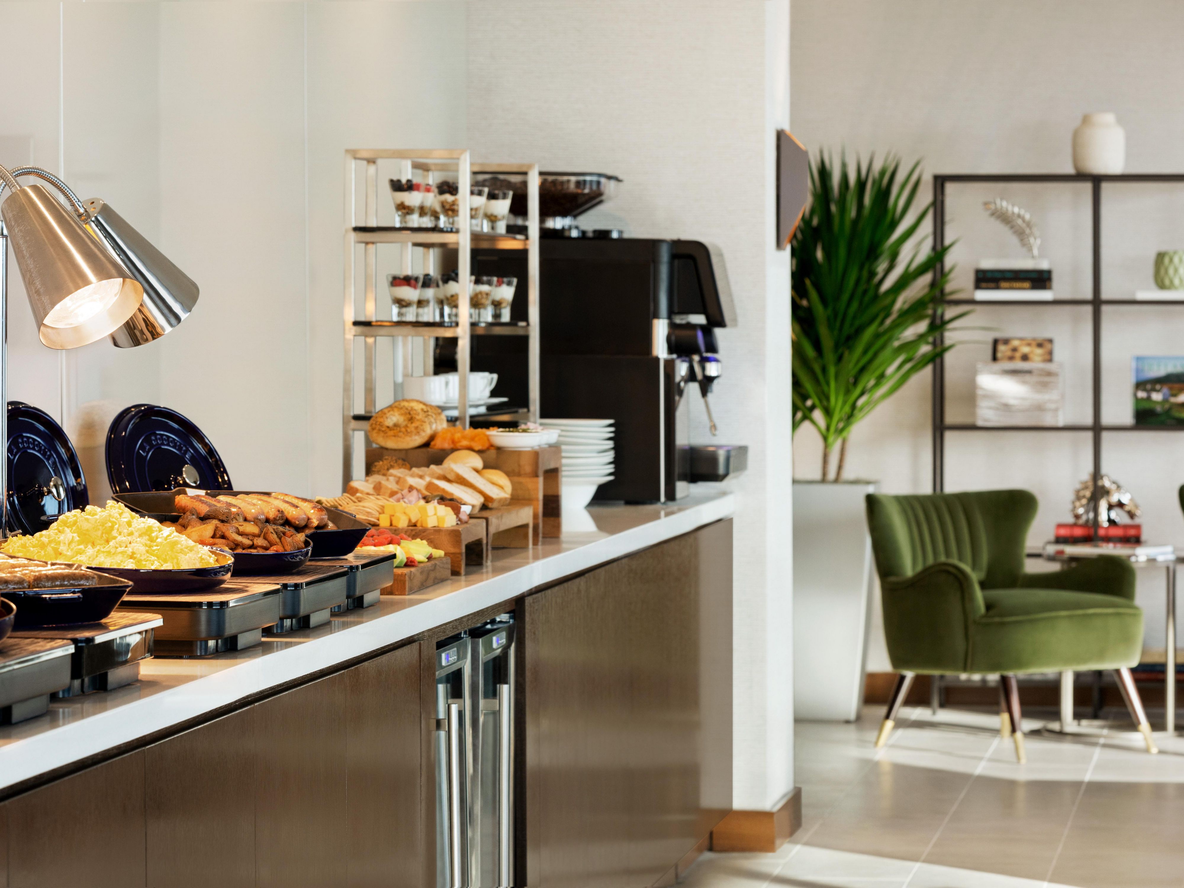 Club InterContinental features gourmet breakfast.