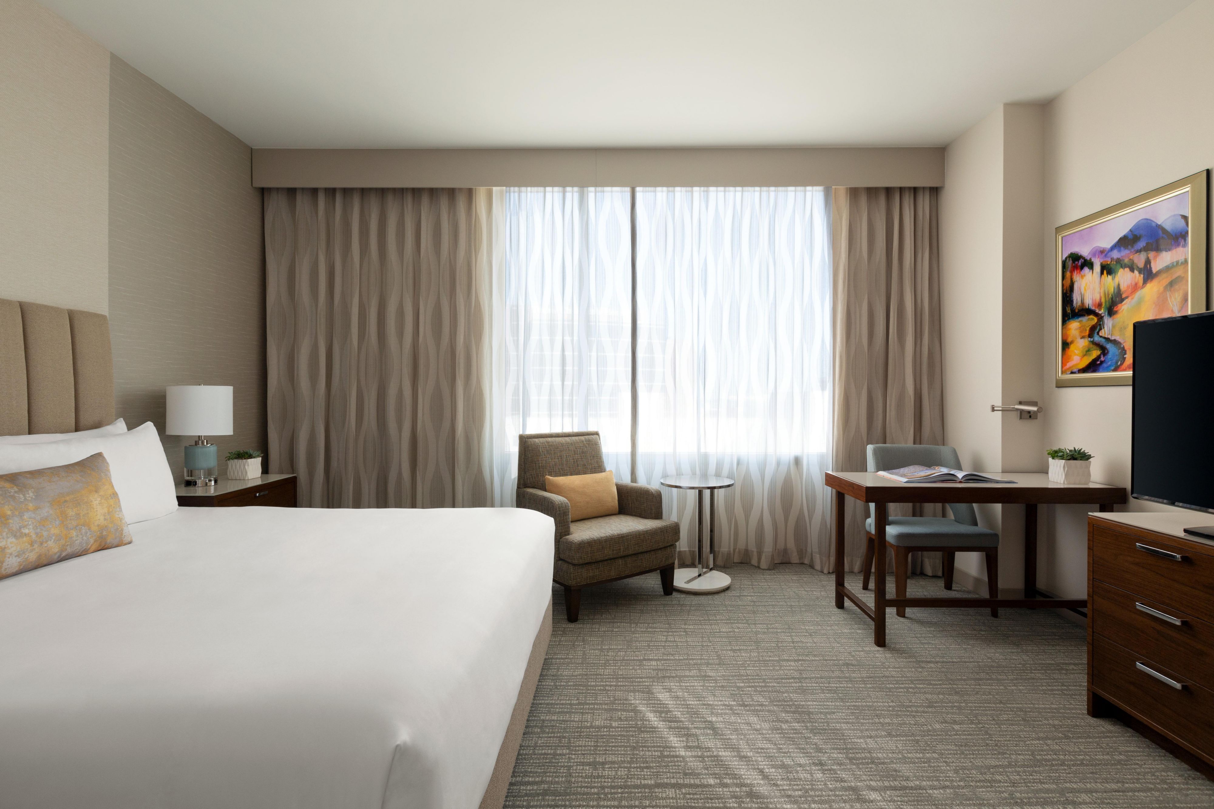Pure Wellness Guestroom with hypoallergenic bedding and advanced air purification at InterContinental Houston.
