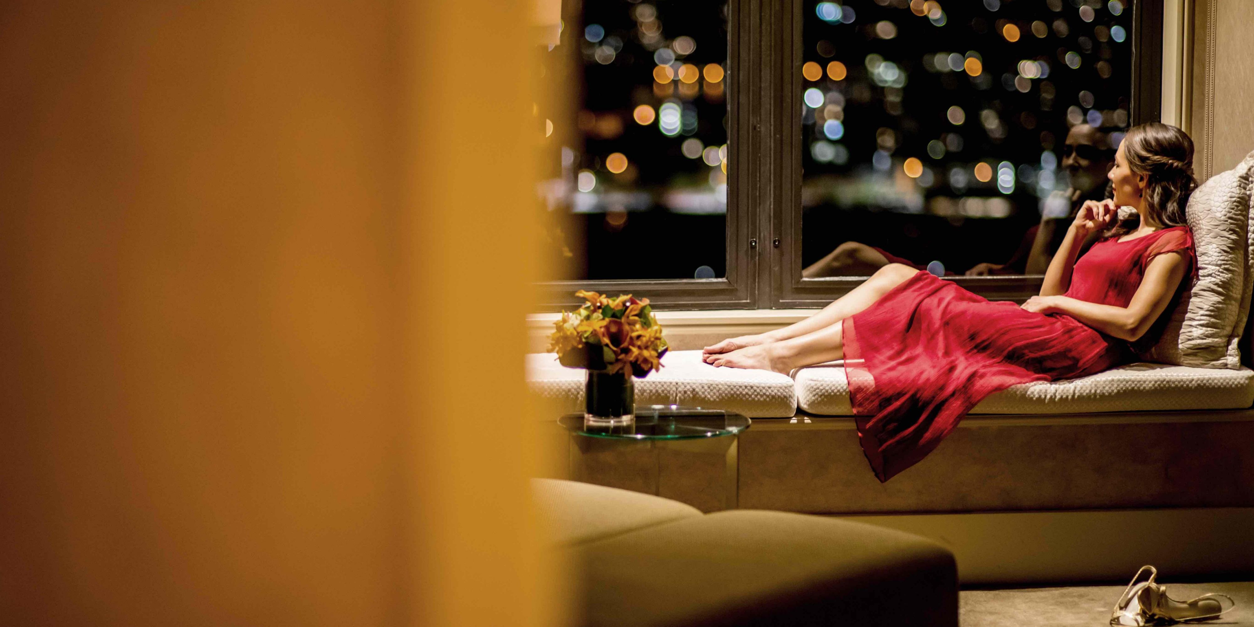 Entre num paraíso de inverno privado com a nossa experiência de chalé de inverno no Safina. Reserve a nossa mesa de chalé para uma escapadela gastronómica intimista, oferecida em dois lugares, 5:00 da noite e 7:30 da noite. Desfrute de um menu de quatro pratos cuidadosamente elaborado para deliciar-se, combinado com uma garrafa de Prosecco. Por 95 dólares por pessoa, este ambiente acolhedor é perfeito para desfrutar da estação.