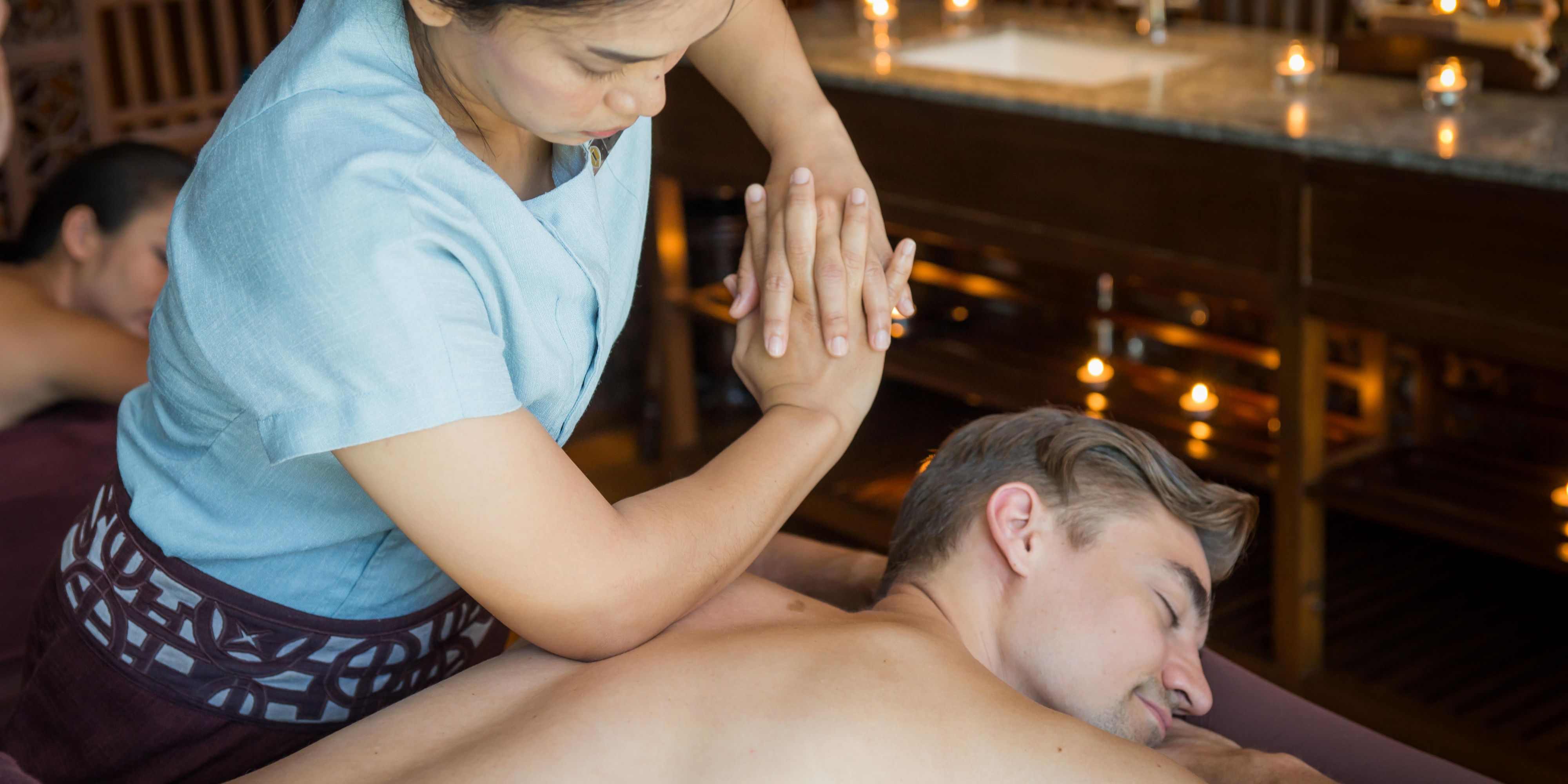 Leave the world outside and enters the sanctuary of our tranquil spa by the sea. SPA InterContinental Hua Hin welcomes you with a refreshing towel, an herbal drink and a mini fruit stick set, to begin your journey to bliss in a mood of calm relaxation and health.