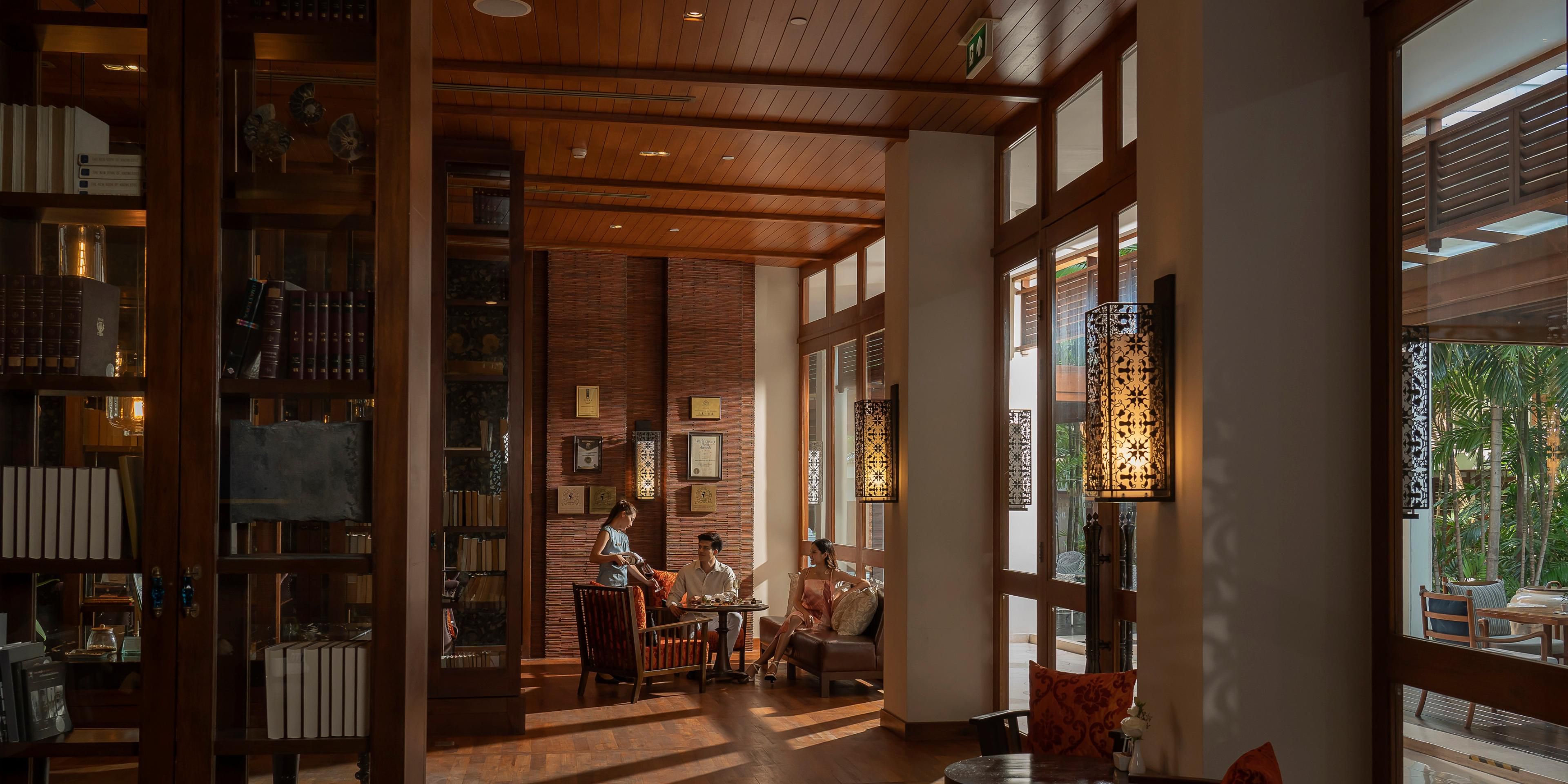 Experience our exclusive and exquisite Club Lounge. Meticulous attention to every detail, thoughtful touches, and pleasant surprises define the Club InterContinental experience as truly extraordinary.