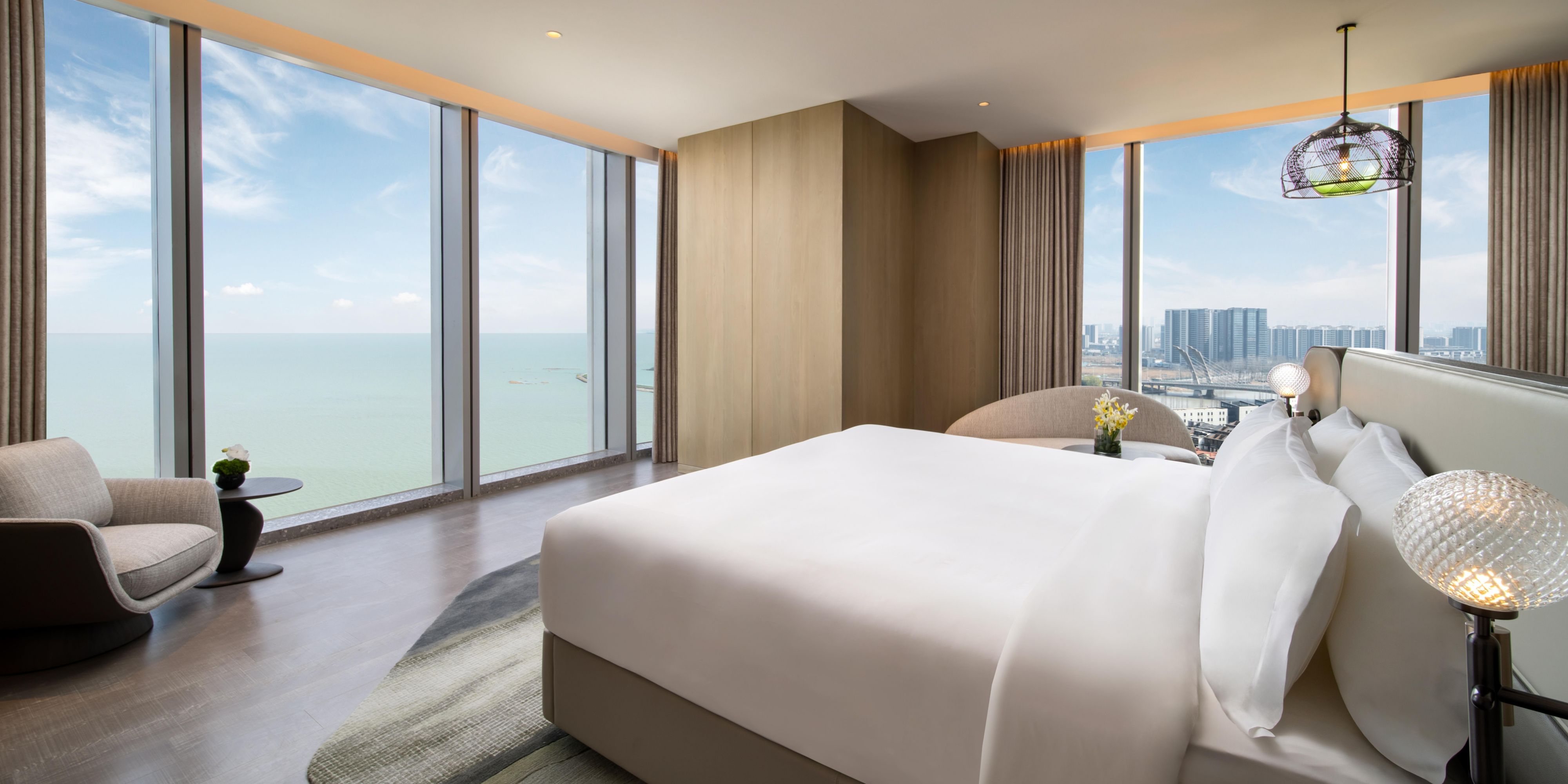 1 King Classic Lake View