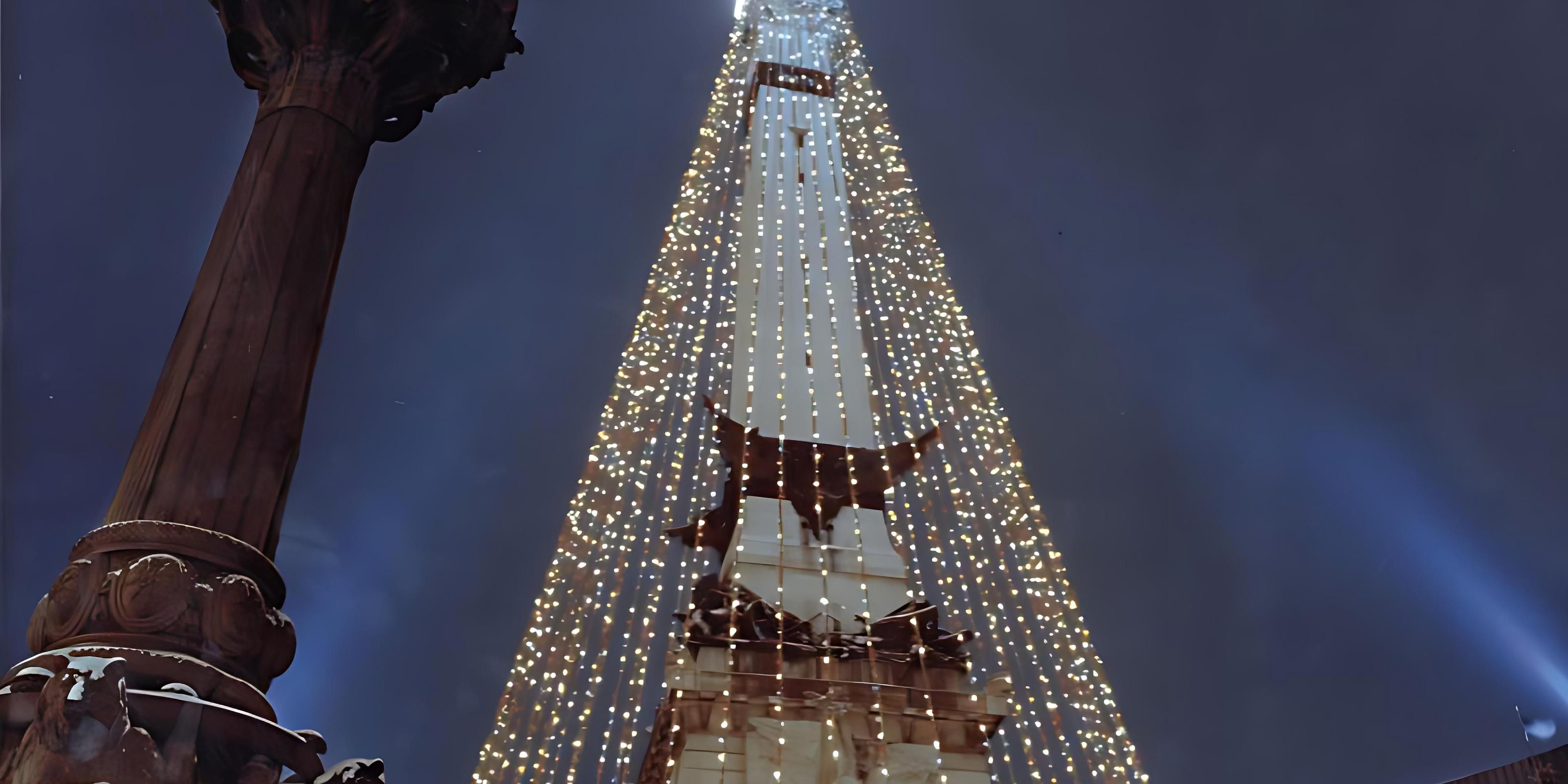 Don't miss one of the nation's most dazzling holiday traditions – Indy's annual Circle of Lights® celebration at Monument Circle, just steps away. Featuring over 4,000 LED lights and 52 garland strands strung from each side, this beloved celebration is a perfect holiday activity for families, friends, or a festive night out.  