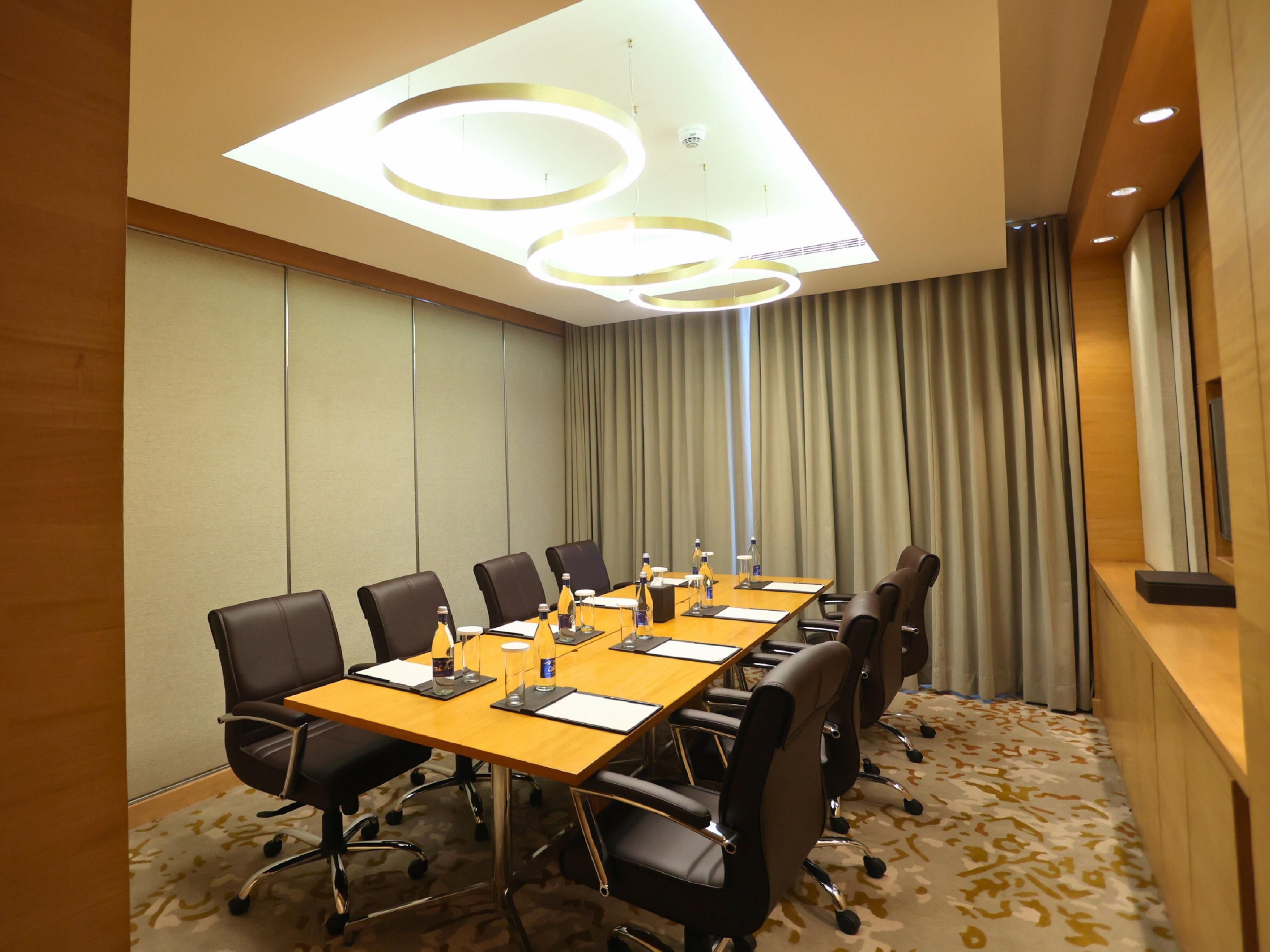A luminous meeting space tailored to your every requirement