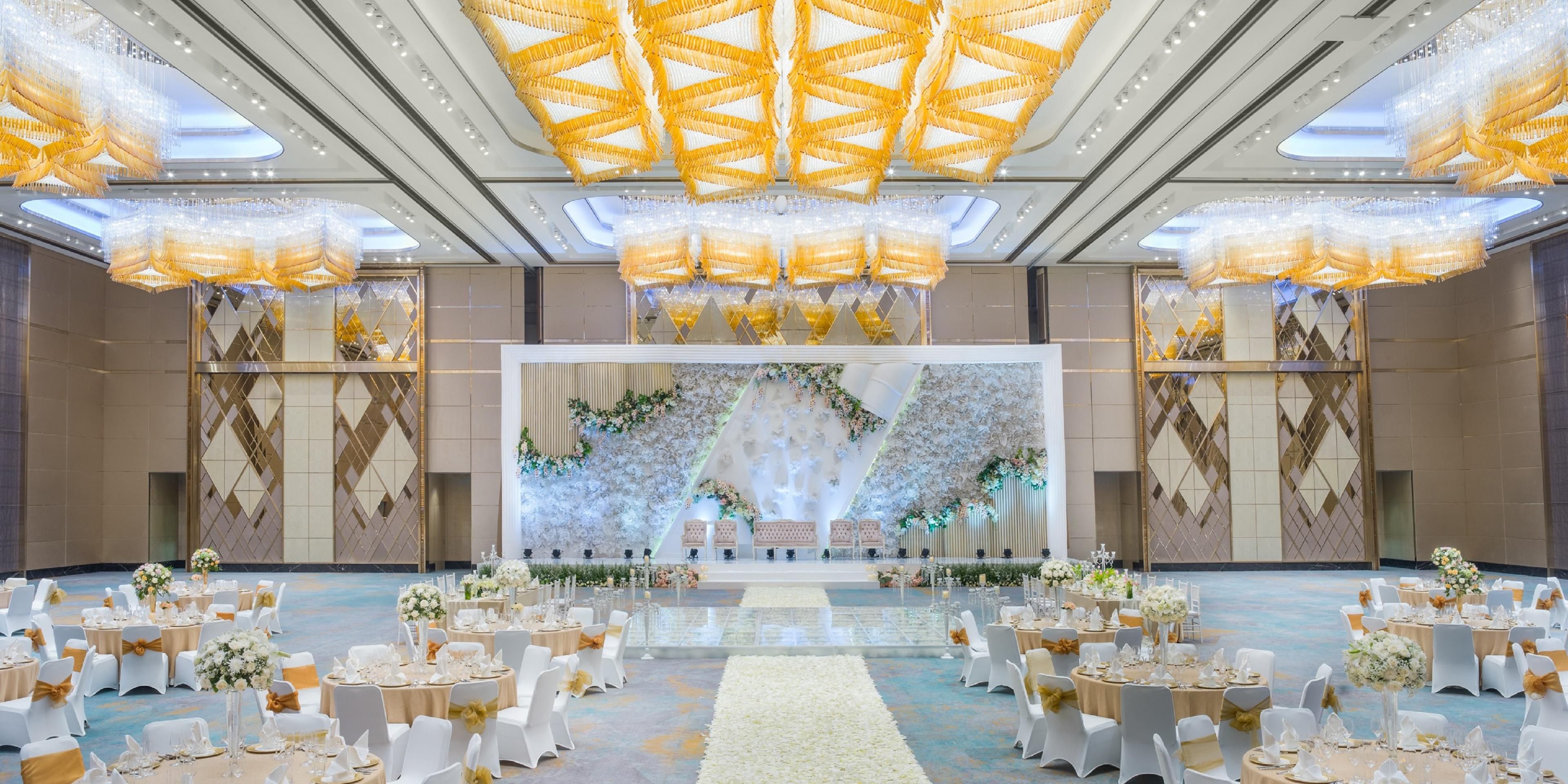 Bersama selamanya dimulai di sini, pilihan venue pernikahan di lokasi yang premium. Wujudkan perjamuan pesta pernikahan di Grand Ballroom Kami, ataupun sebuah resepsi yang intimate di The Terrace. Paket pernikhan yang kami tawarkan mengizinkan Anda dan para tamu undangan untuk menikmati aminities anda fasilitas mewah.