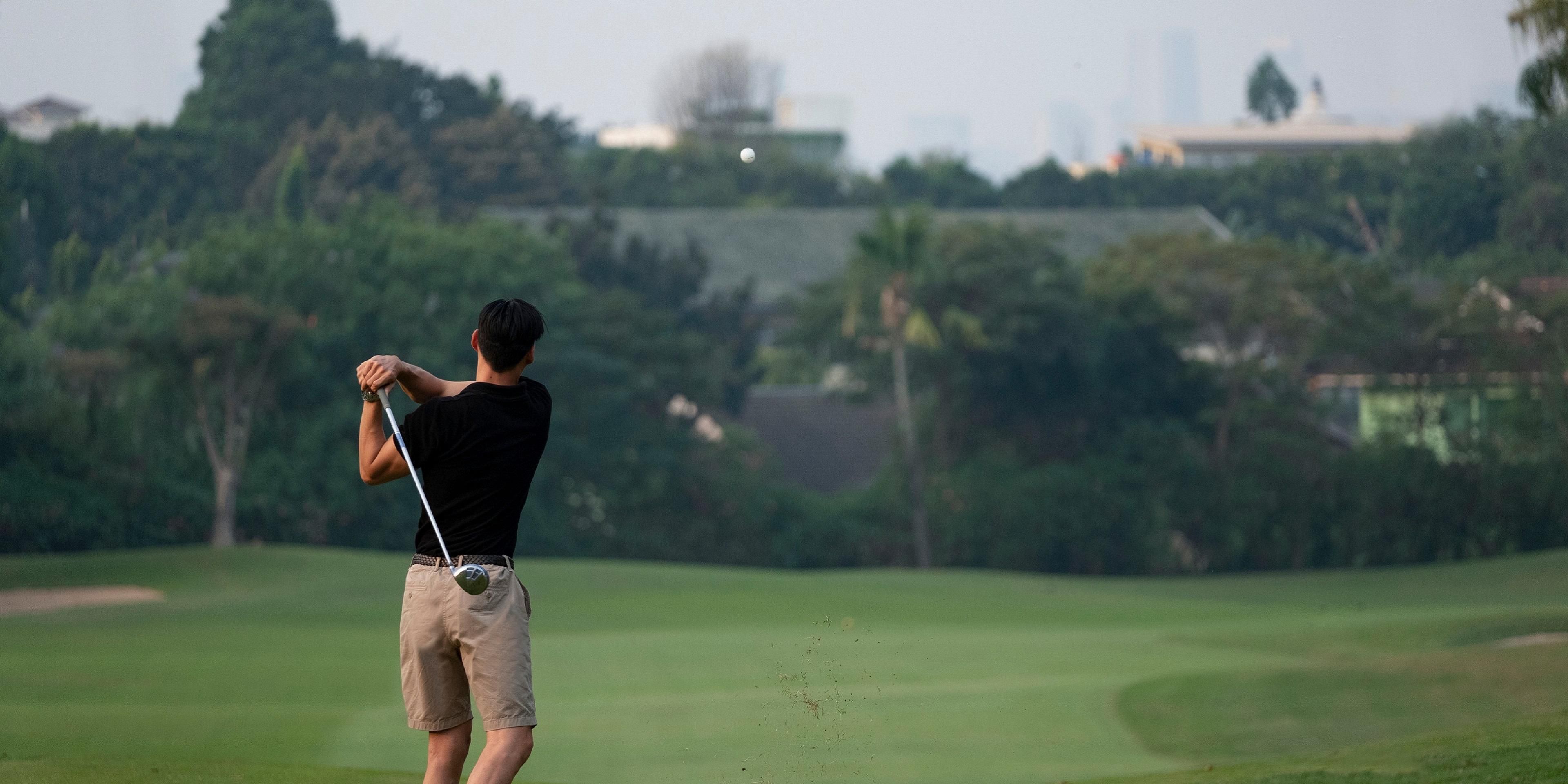 Entertain your partners in an exciting 18 hole game at the Robert Trent Jr Pondok Indah Golf Course which is only within walking distance. The course weaves its way through a beautiful backdrop of tall trees and lush greenery, without feeling that they are in the middle of one of the most bustling cities.