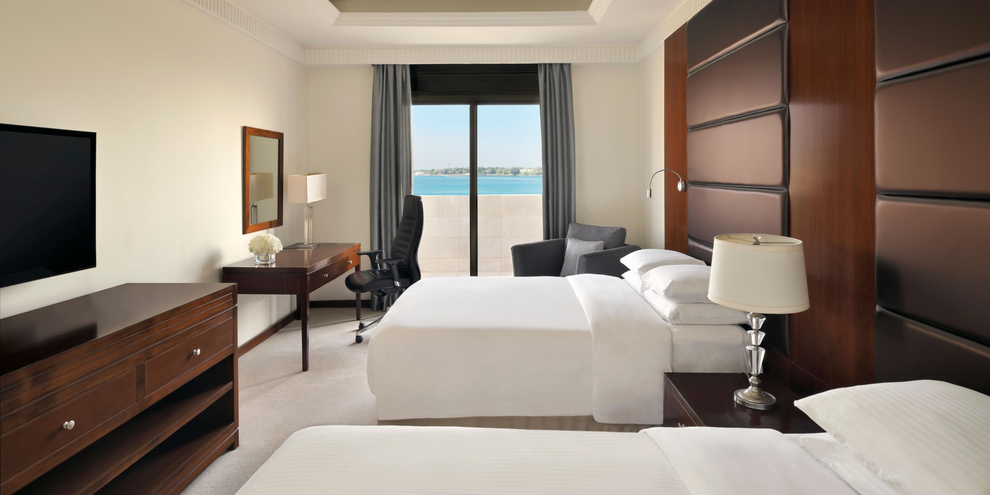 Twin bed room