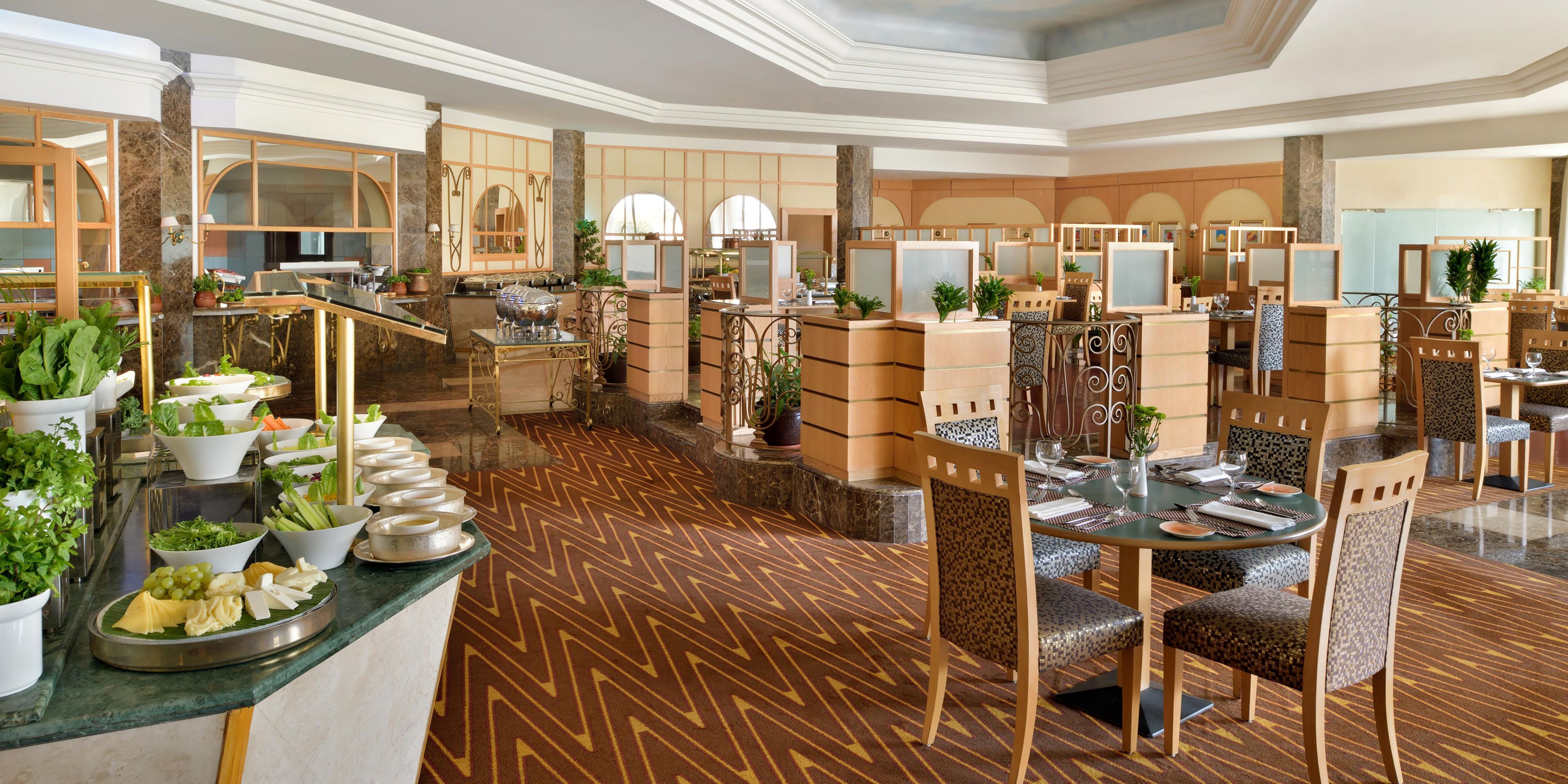 Savour the finest buffet for breakfast, lunch and dinner at Al Ferdaus restaurant which is located at the hotel's lobby.