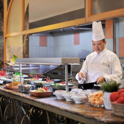 Live cooking station at Al Ferdaus Restaurant