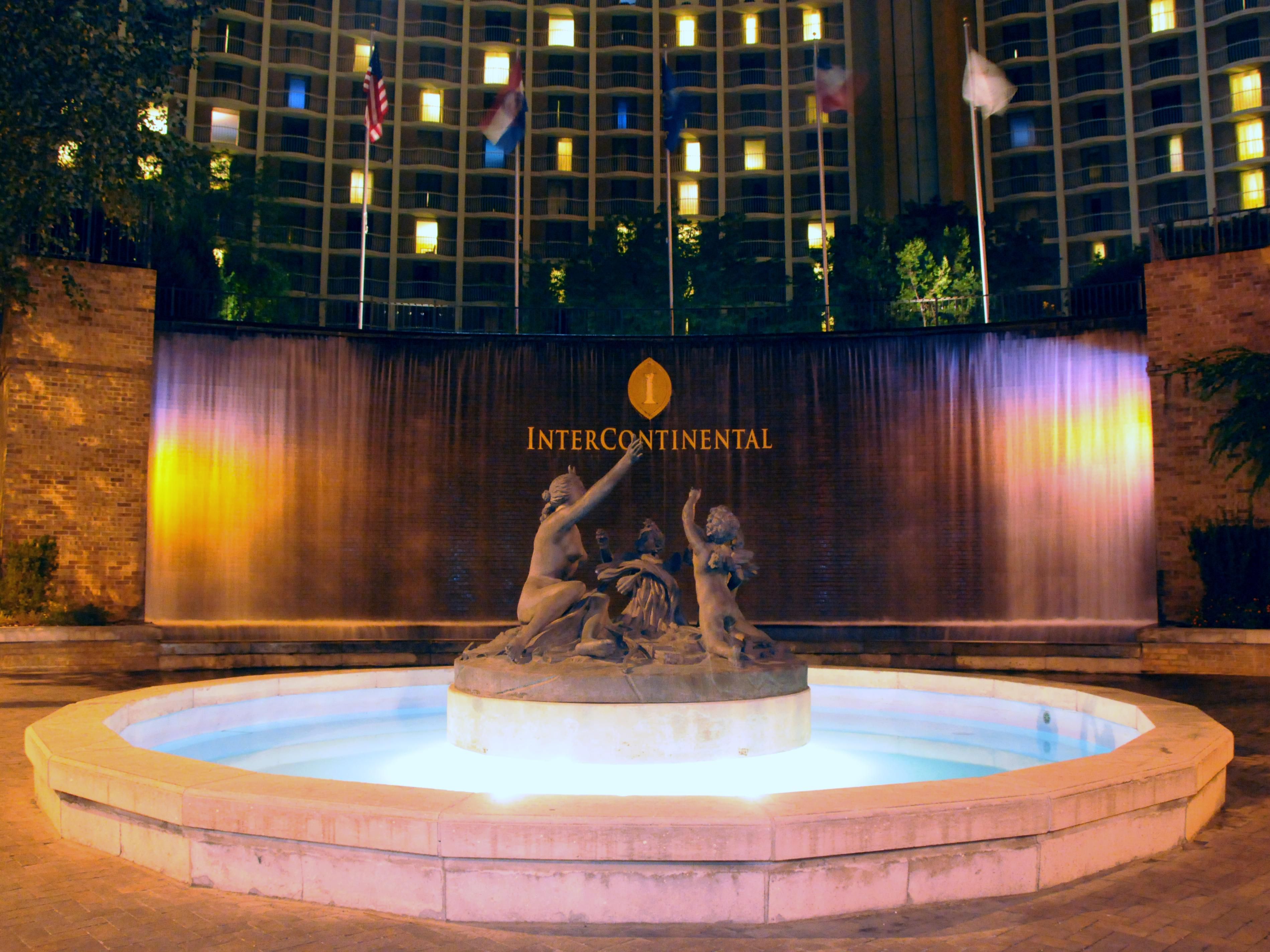 Nighttime is full of life at the InterContinental Kansas City