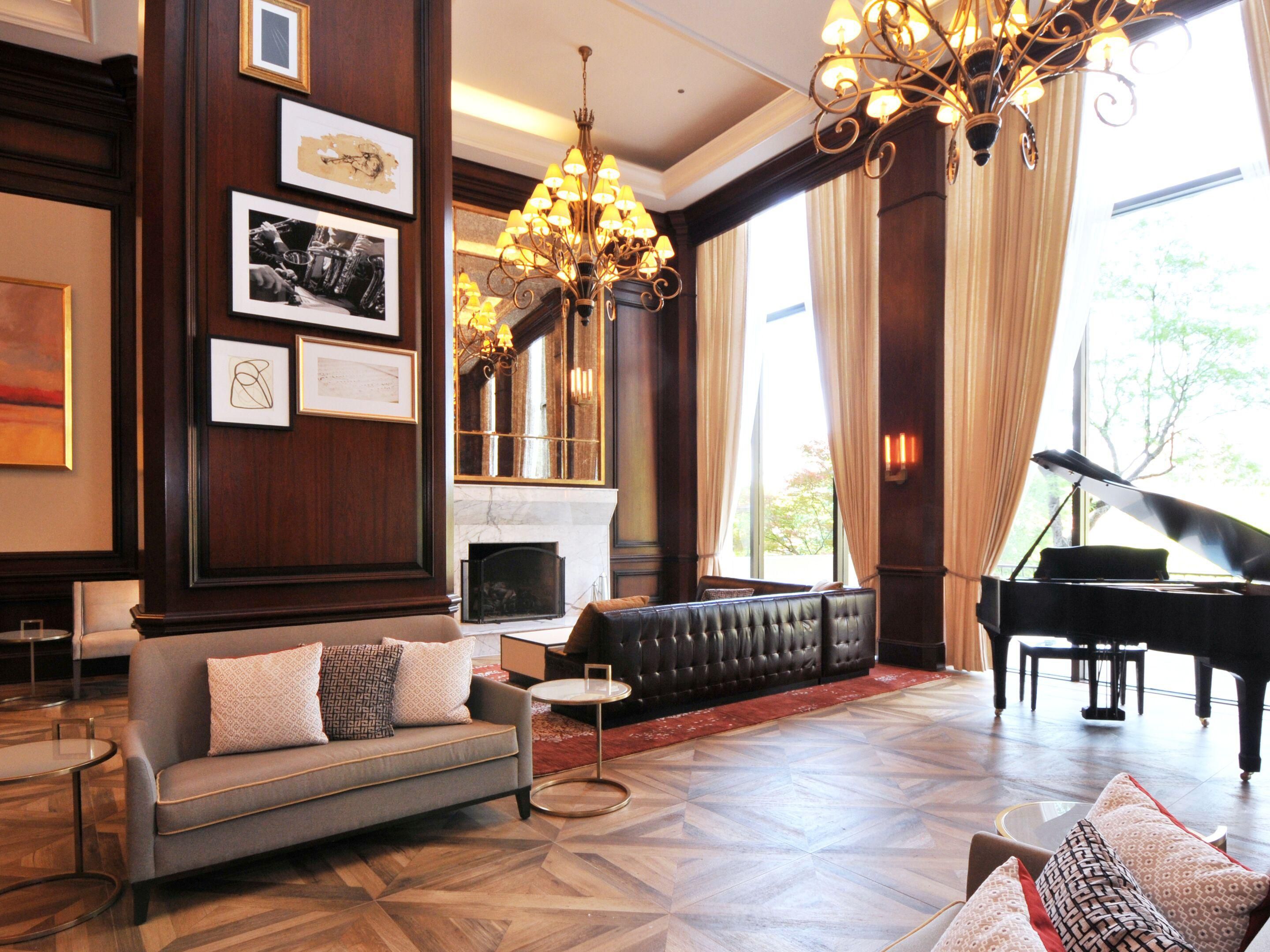 Enjoy live music six nights a week in the hotel lounge