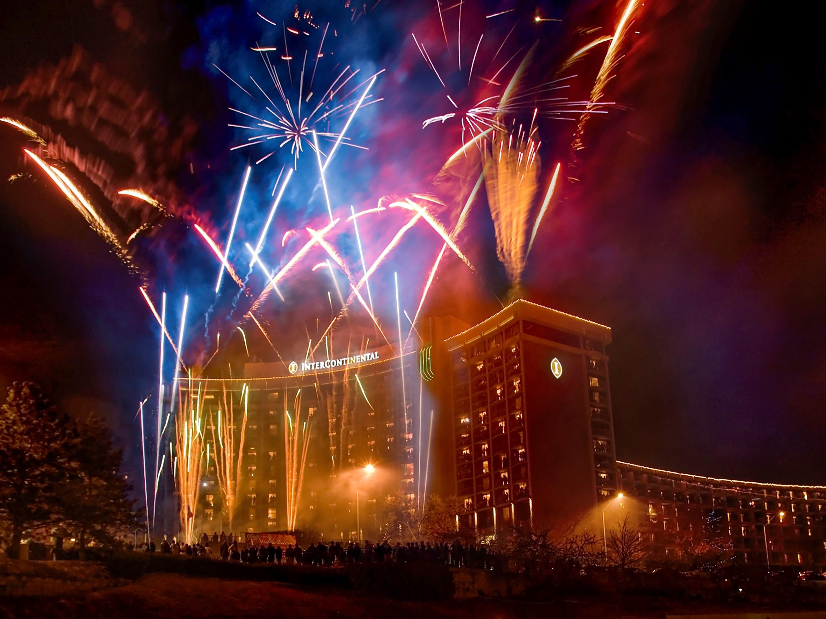 Enjoy Thanksigivng at the Country Club Plaza Lighting Ceremony