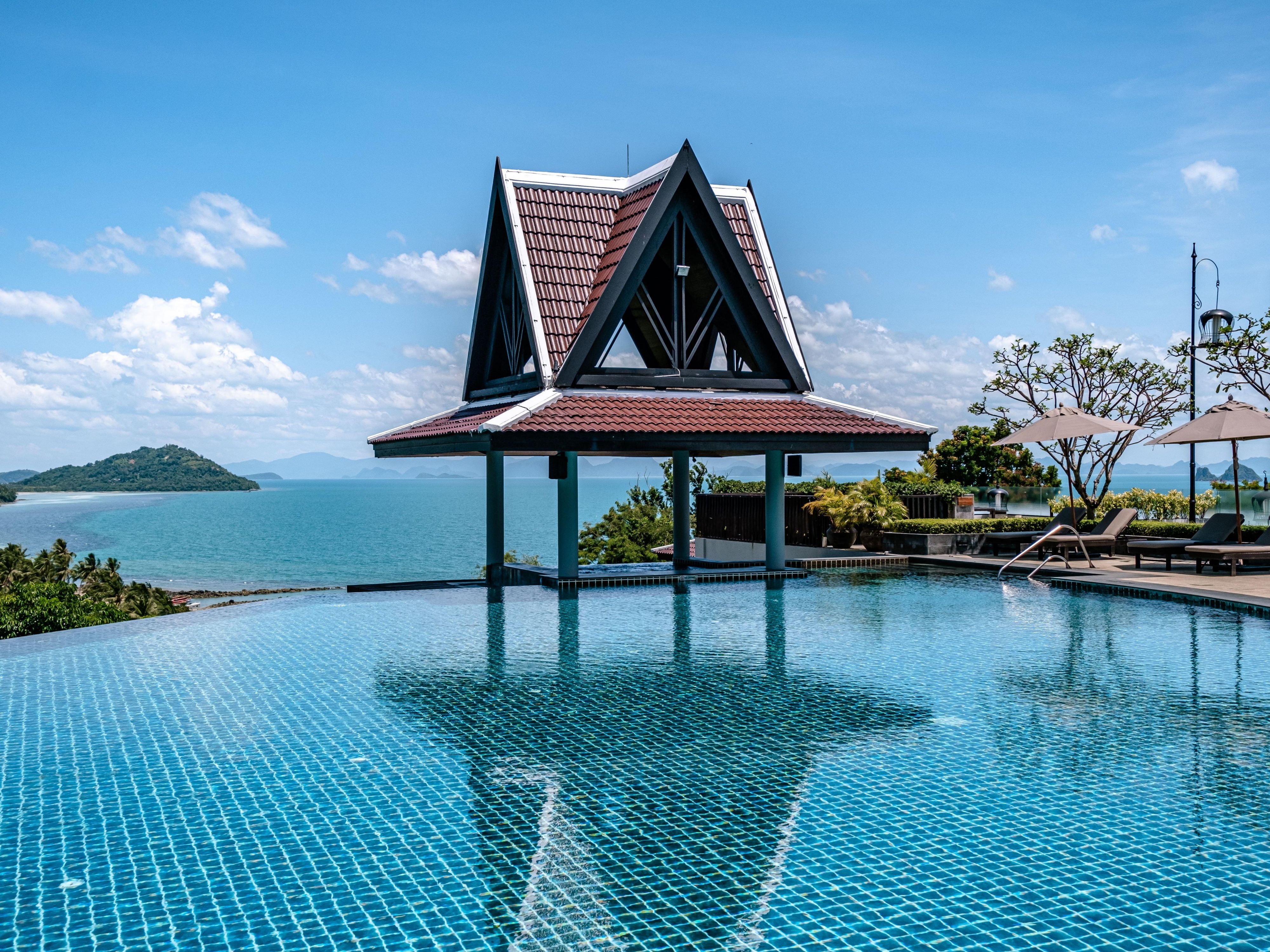 Infinity pool where you can soak up the sun and enchanting views.