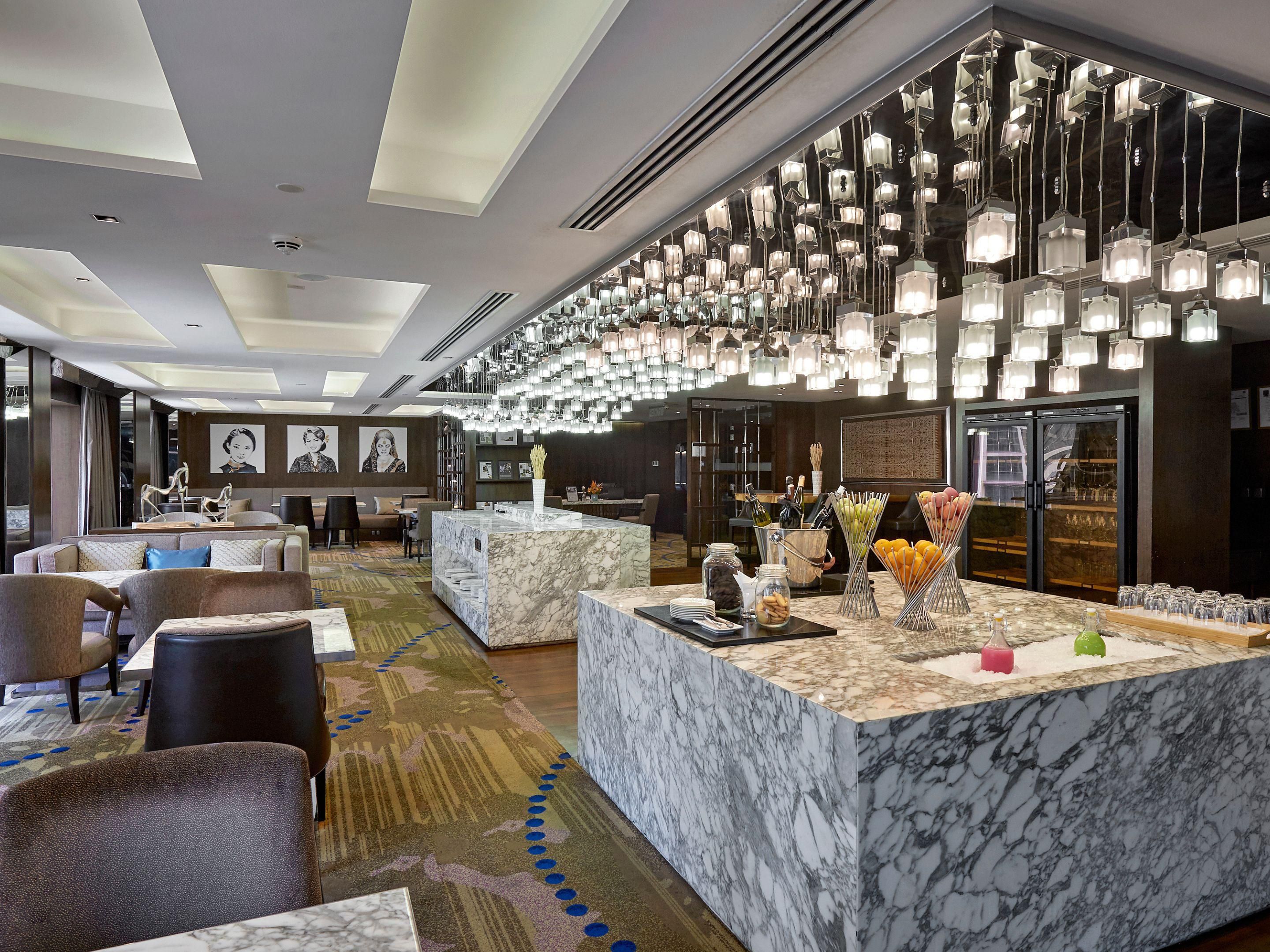 Club Floor Lounge