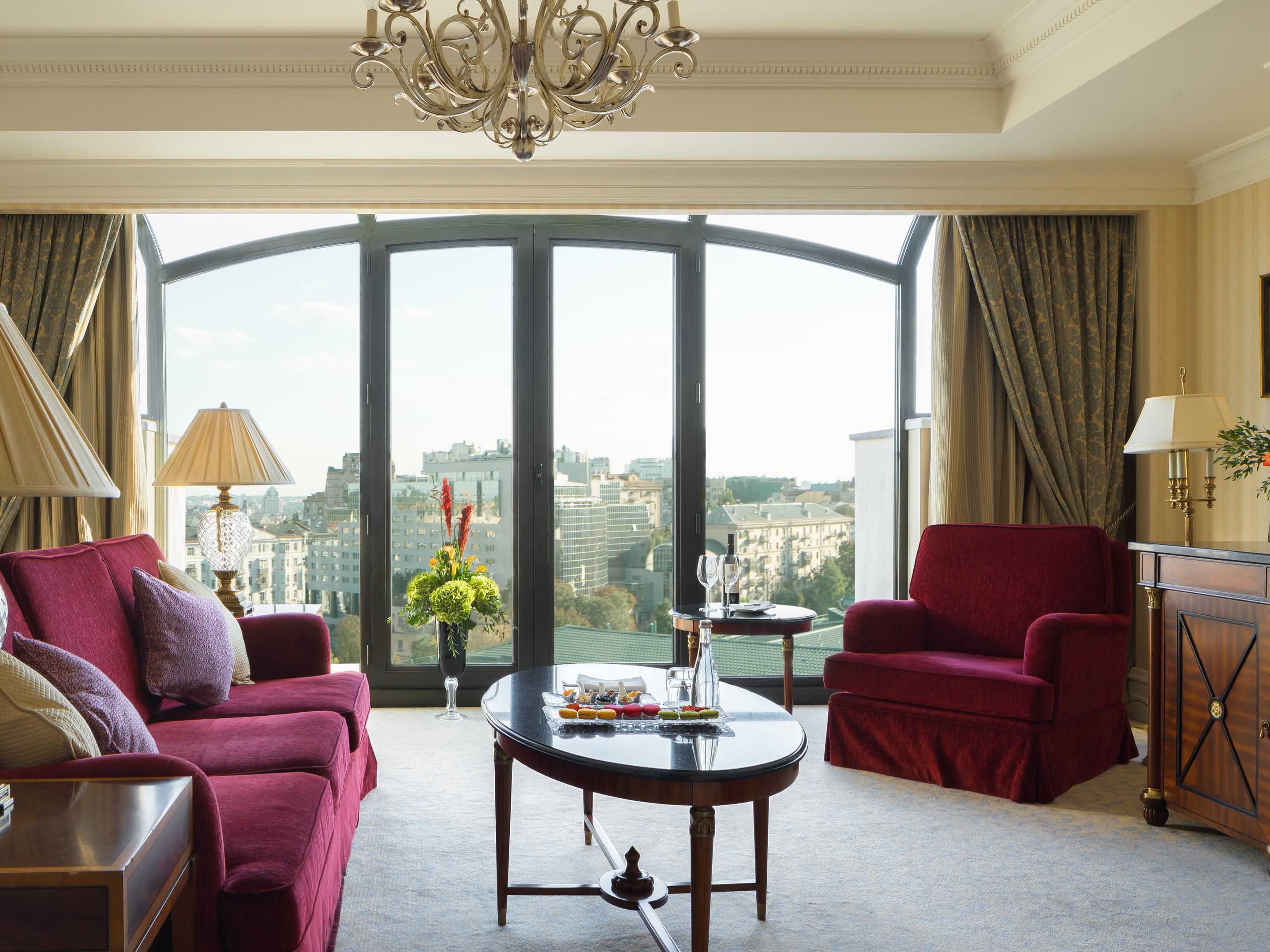 GOVERNOR SUITE