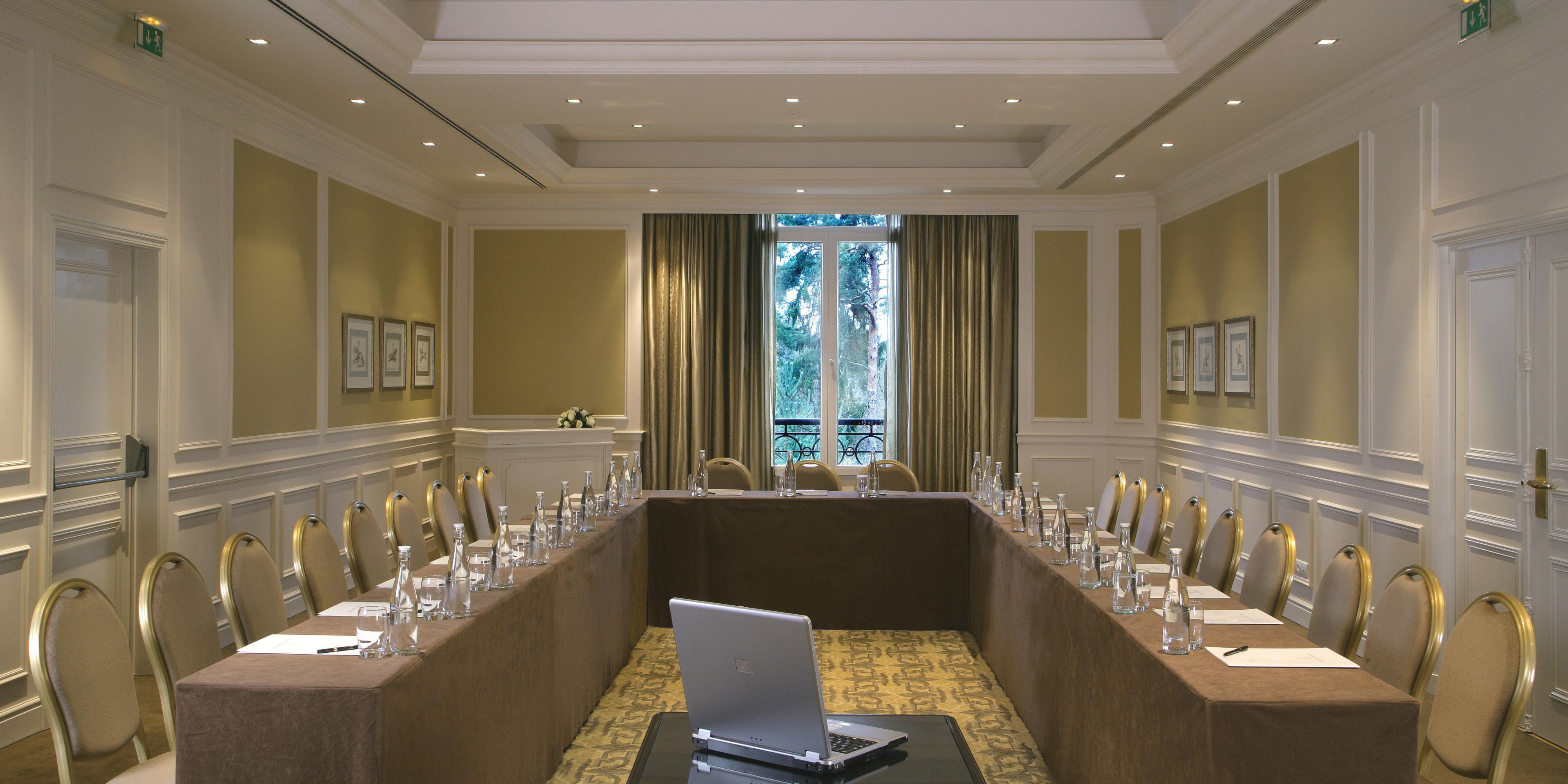Whether you want to organize a management committee, an international conference, a product launch or a team building, the  InterContinental Chantilly can meet the demands of the highest standards. Our team is at your disposal to work alongside you to ensure the success of your event.