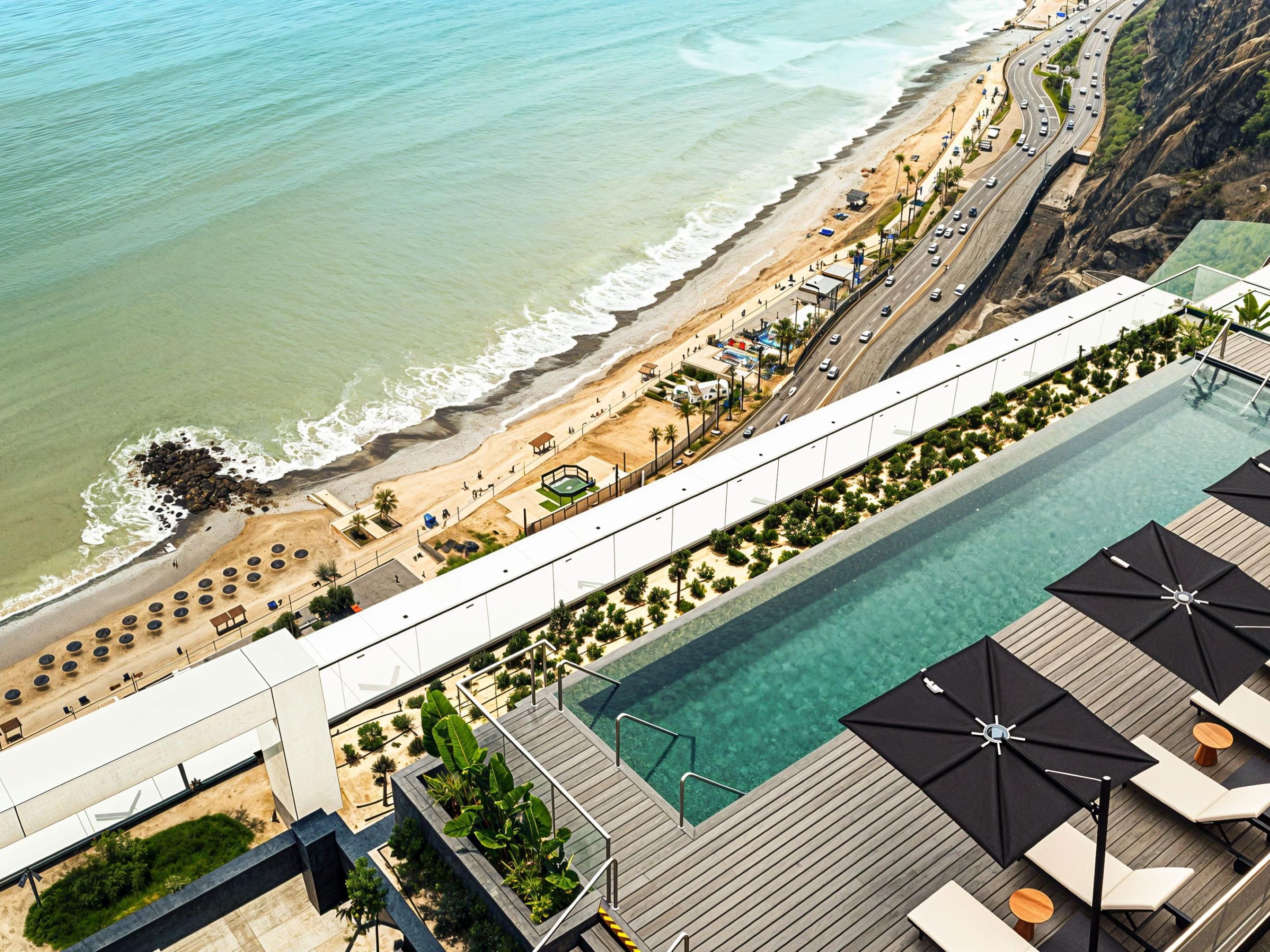 Relajarse en la piscina de la azotea.