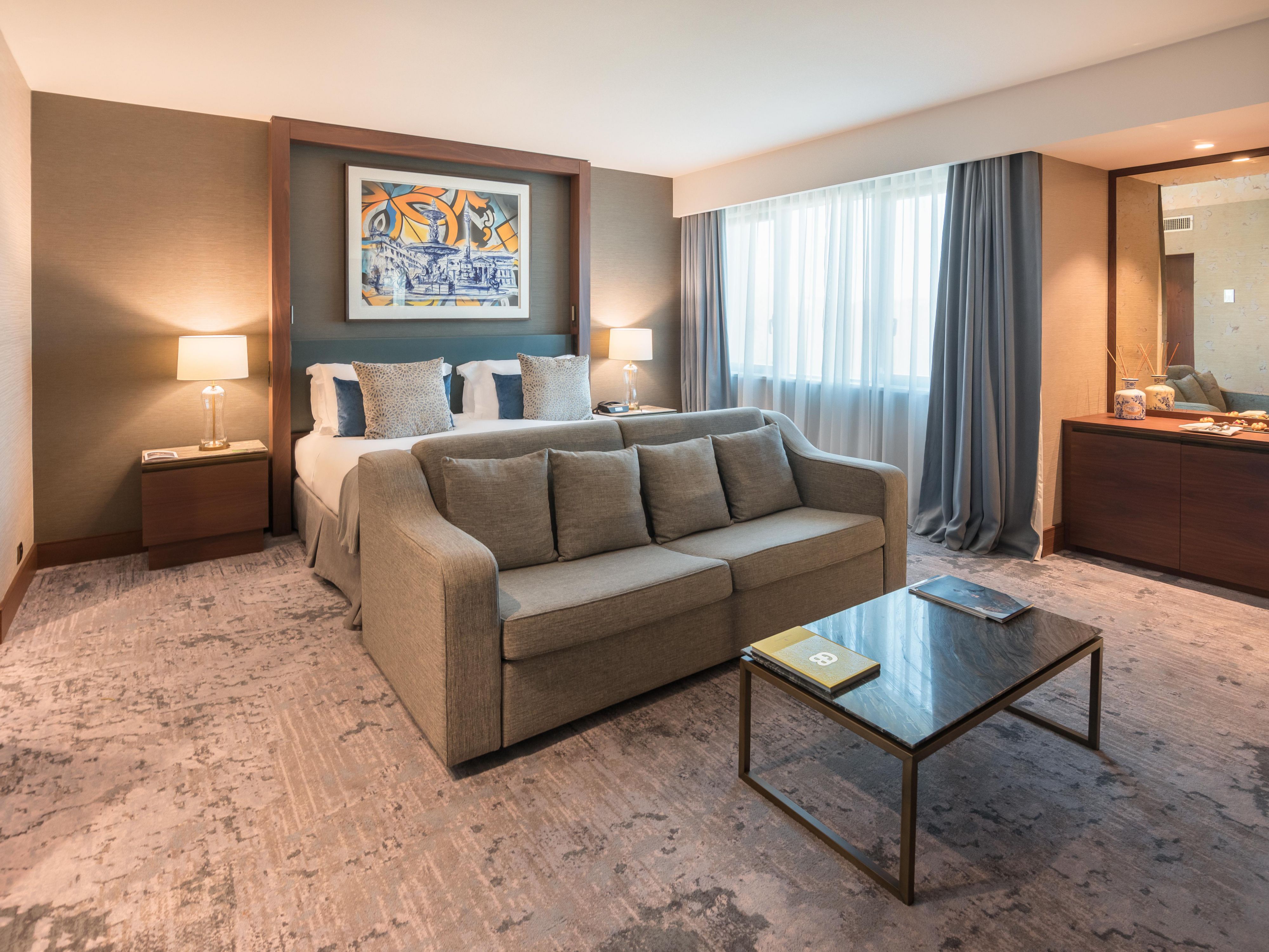 With 43m2 of pure refinement and a view over the Park