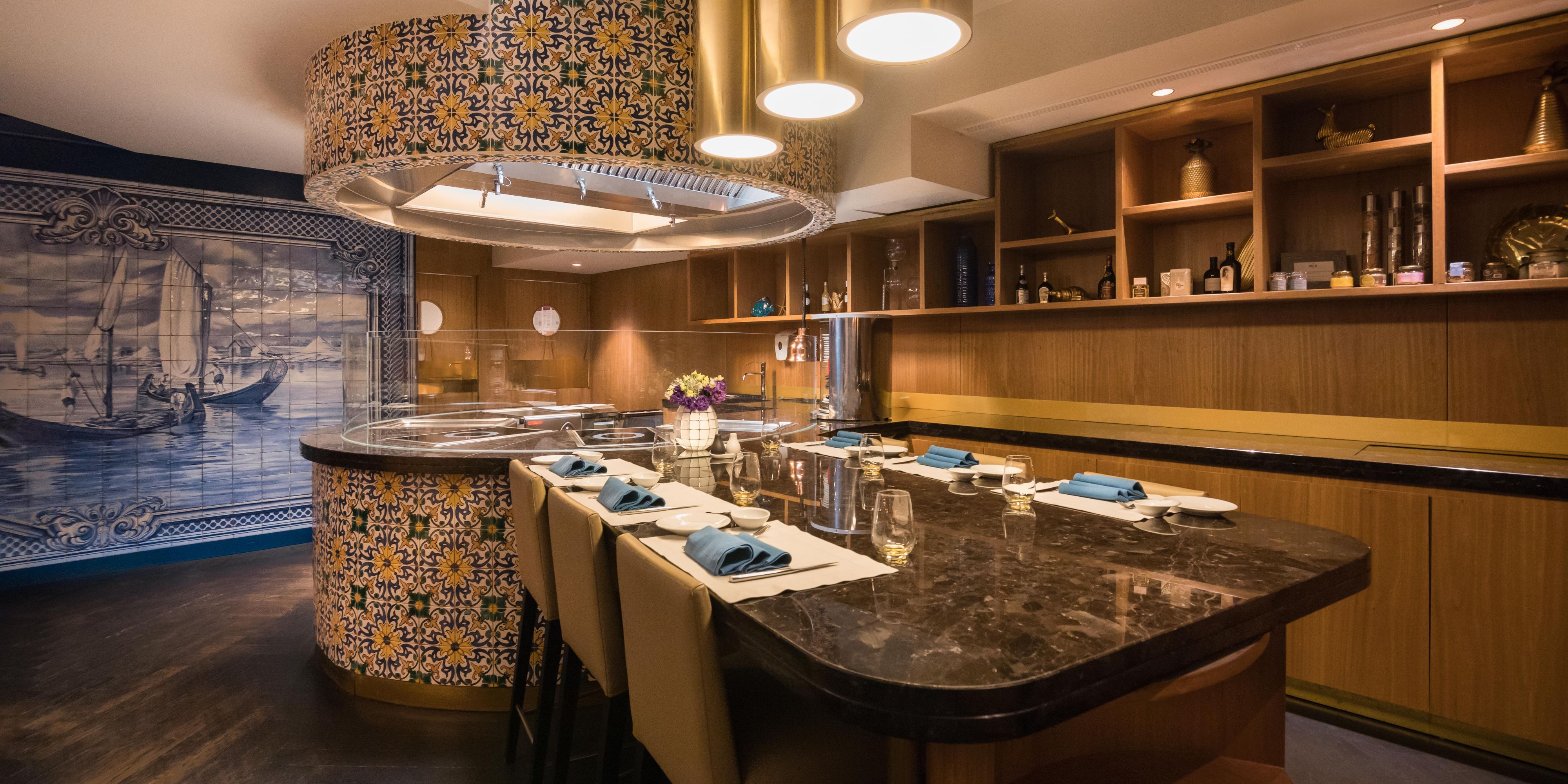 シェフを信頼し、シェア料理をシェアするためのメニューをご賞味ください。 Chef's Table は、革新的なコンセプトで、家族や友達とシェアできるユニークな手法で考案された典型的なポルトガルの味をお楽しみいただけます。
