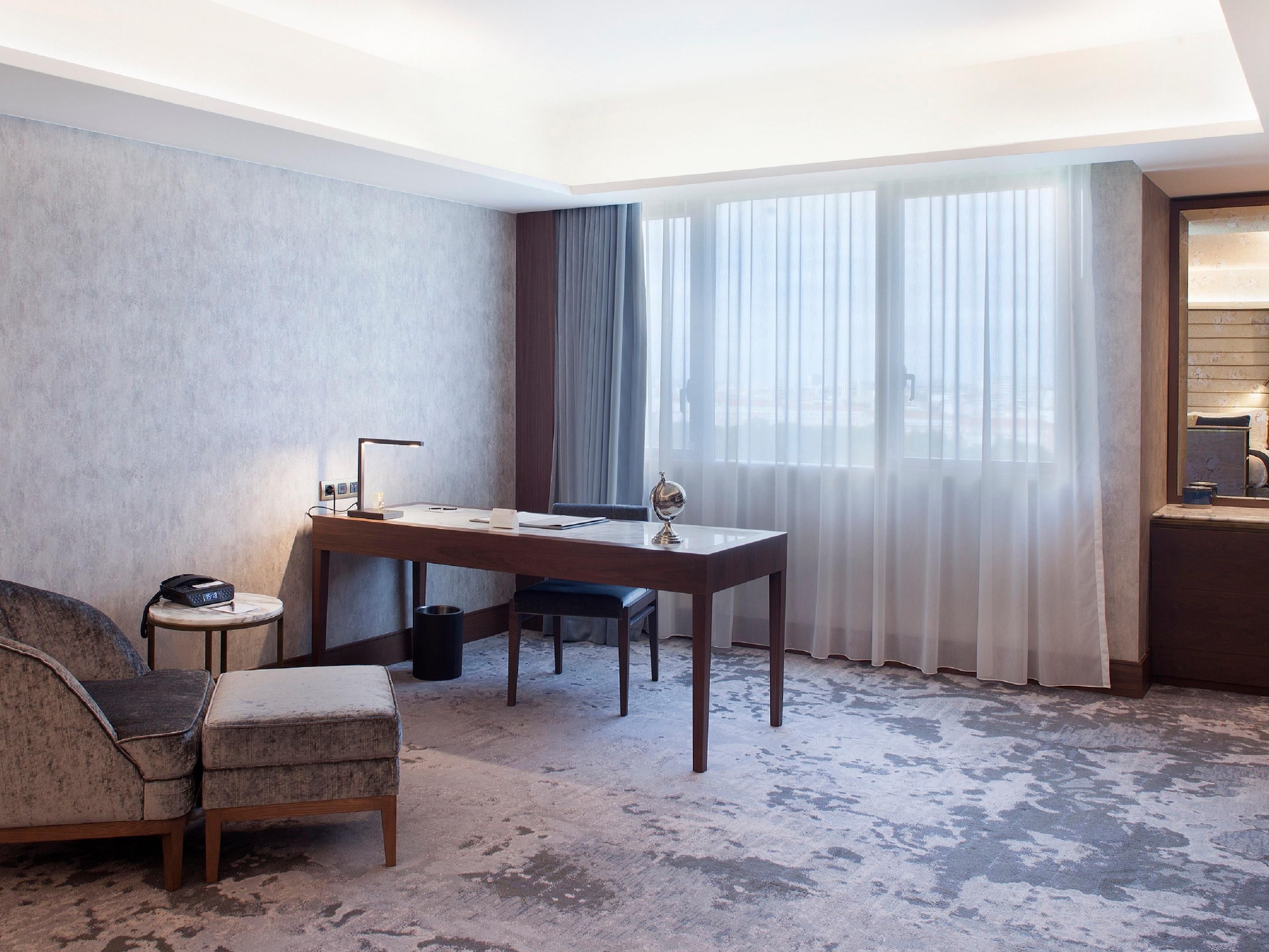 Large space, natural daylight and amazing views of Lisbon