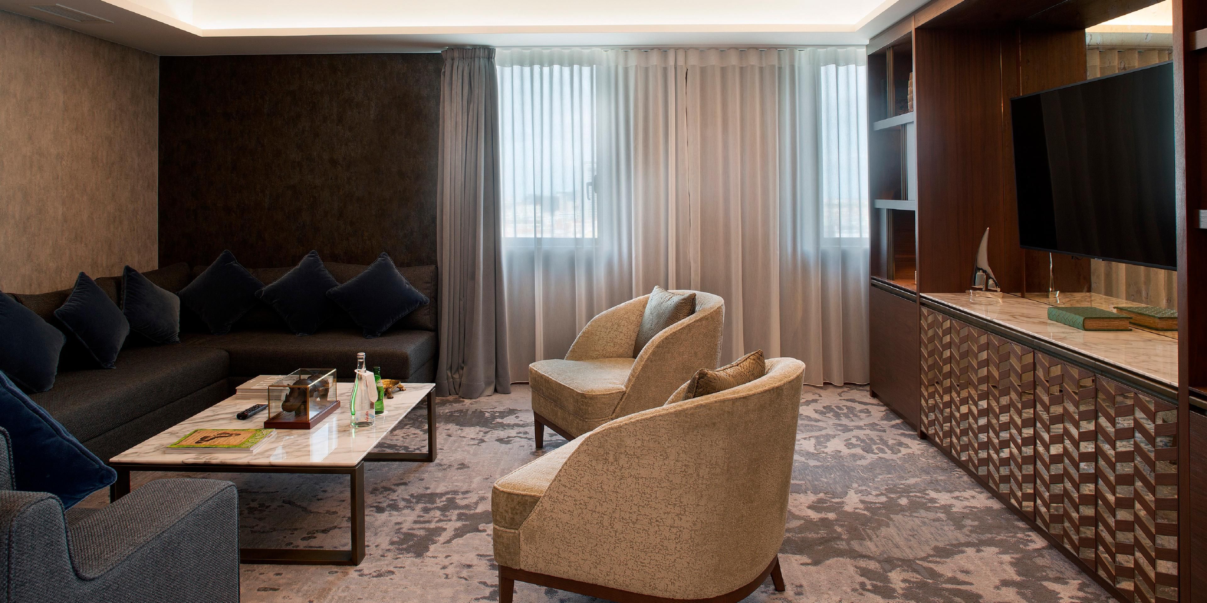 Located on the 14th floor, offers uninterrupted views over Lisbon