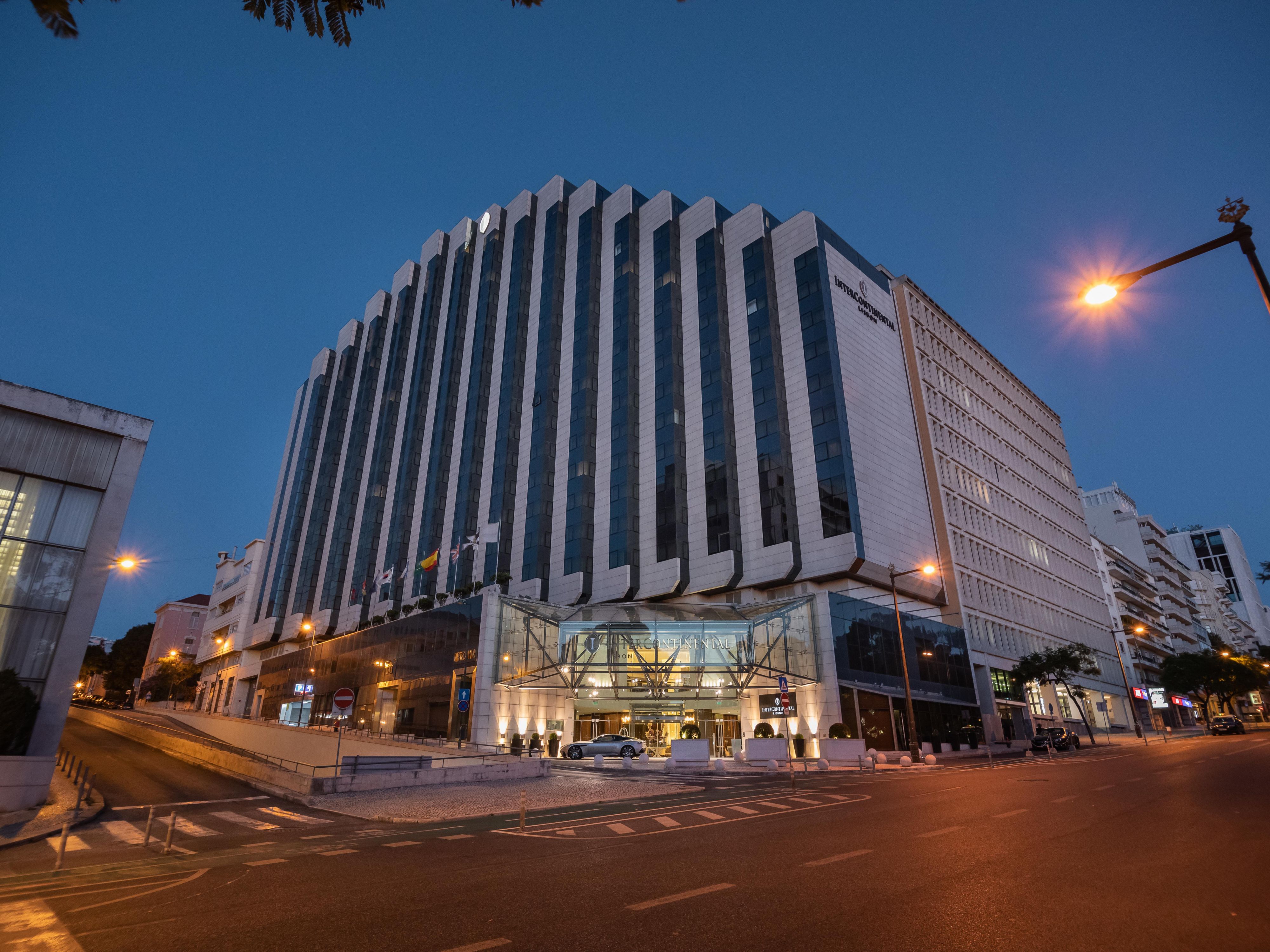 Hotel by night 