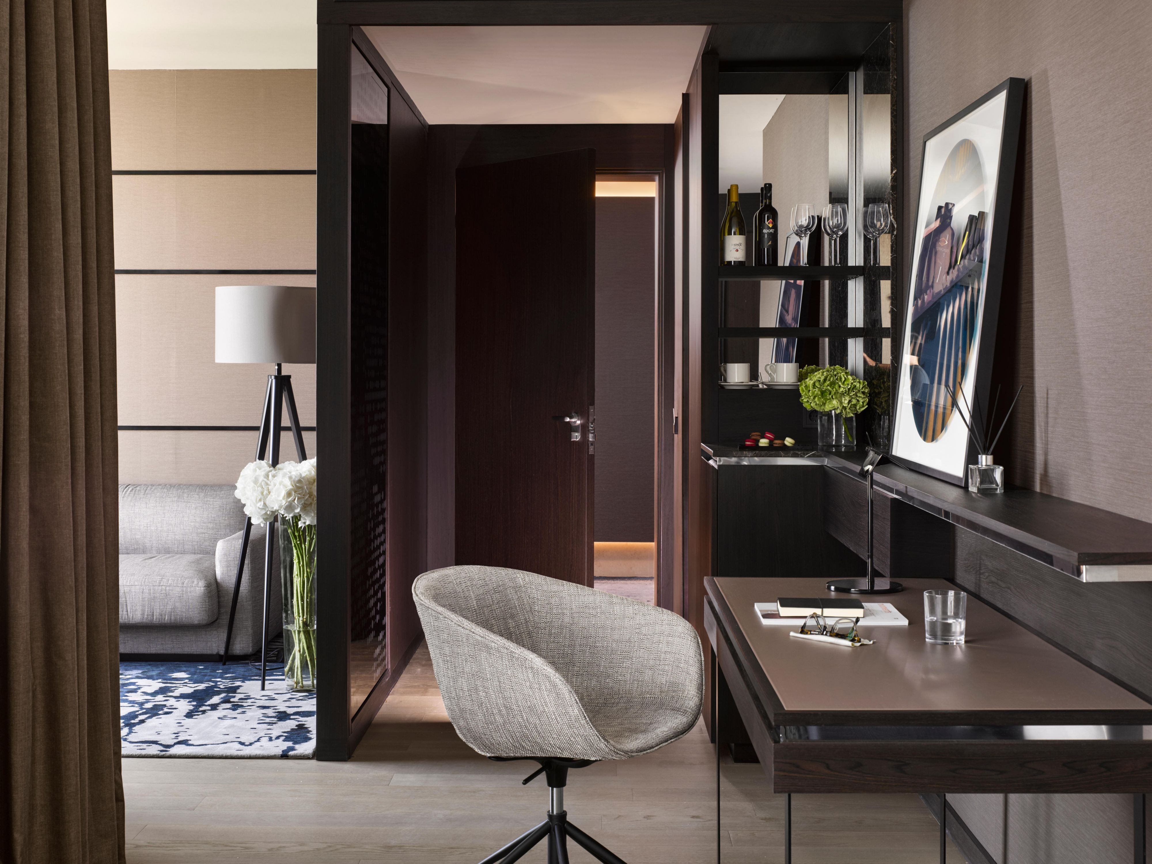 Junior Suite | With warm fabrics and picture windows