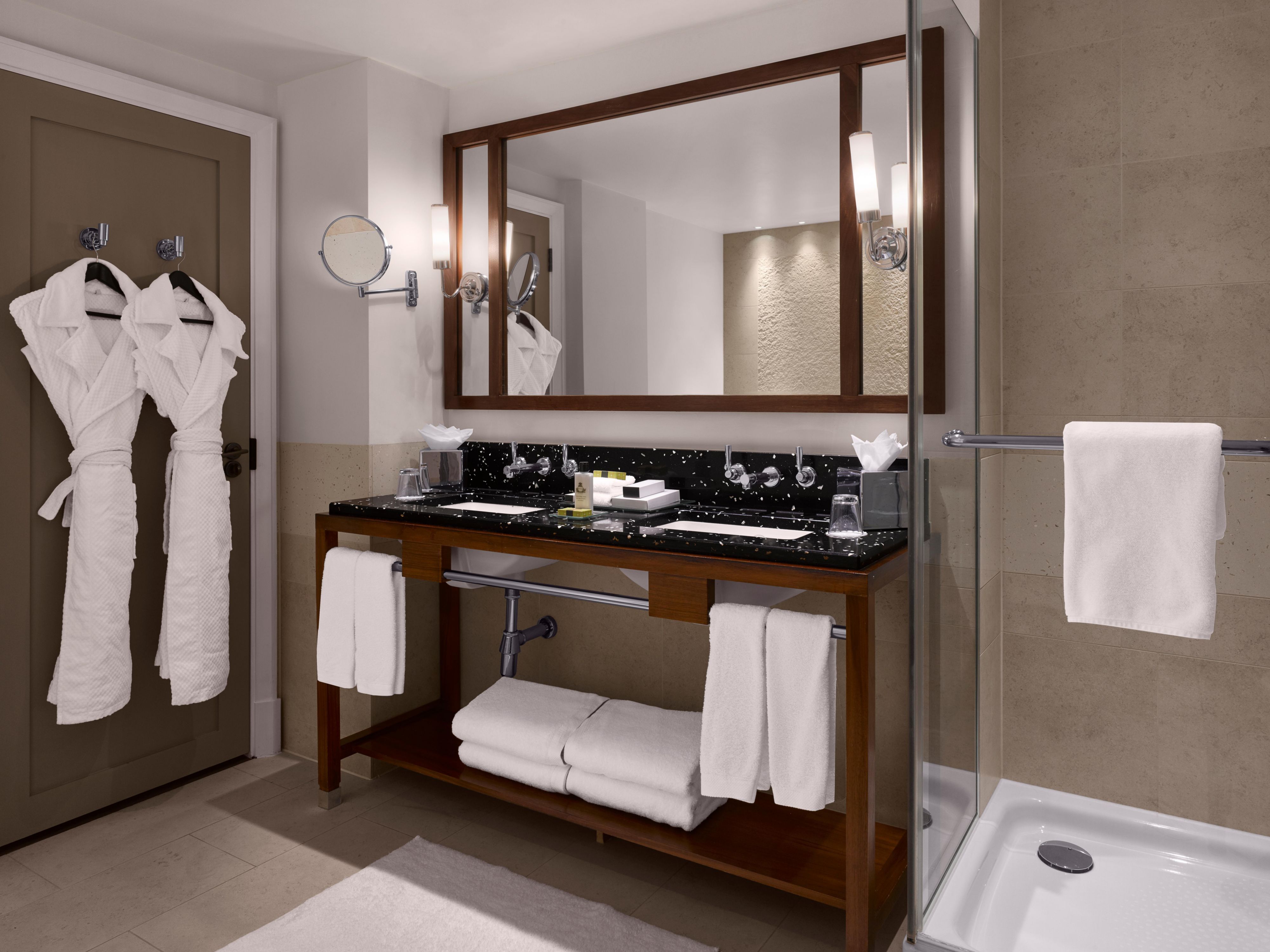 London hotel suites with bathroom
