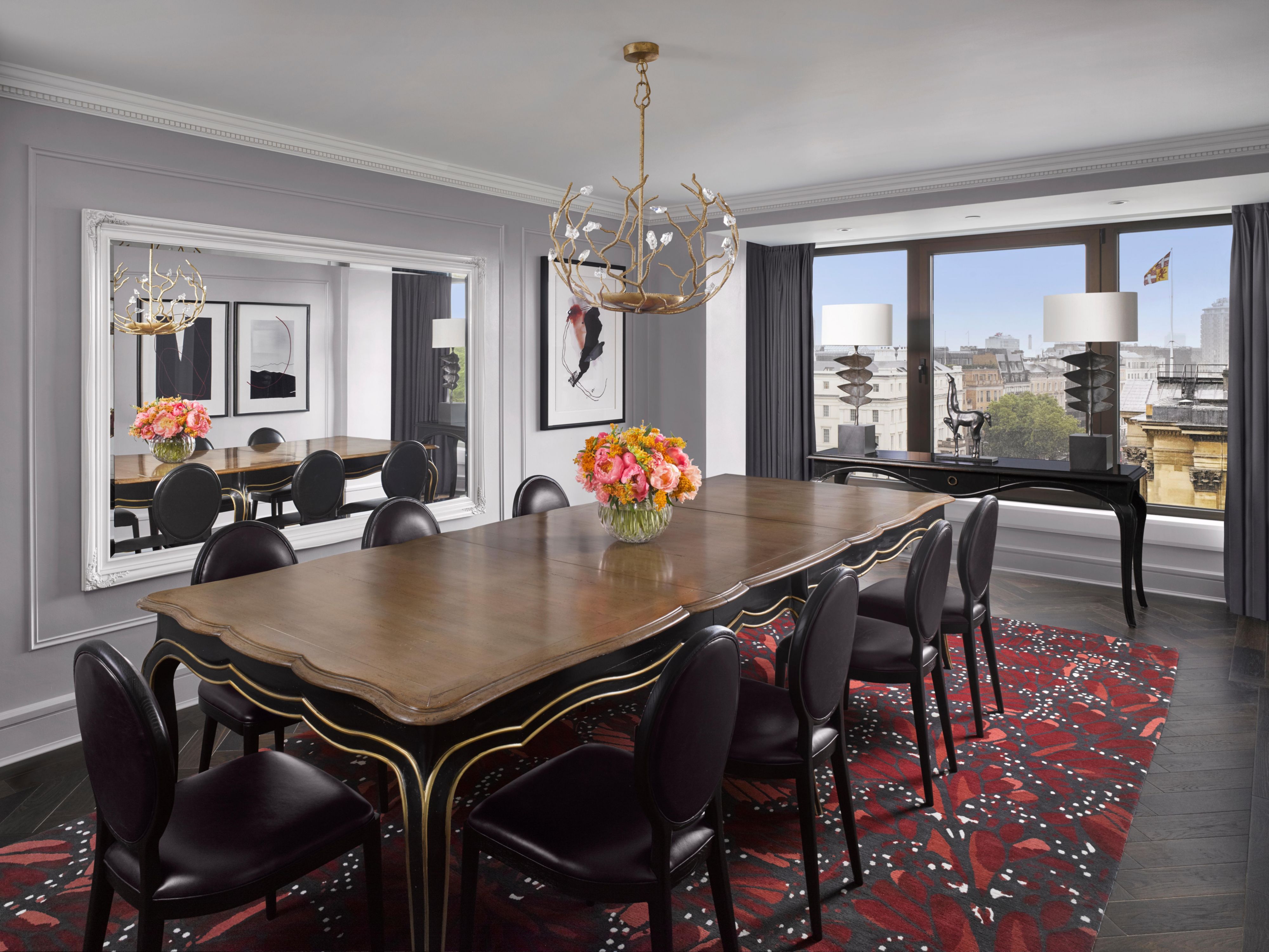 hyde park suite - living area