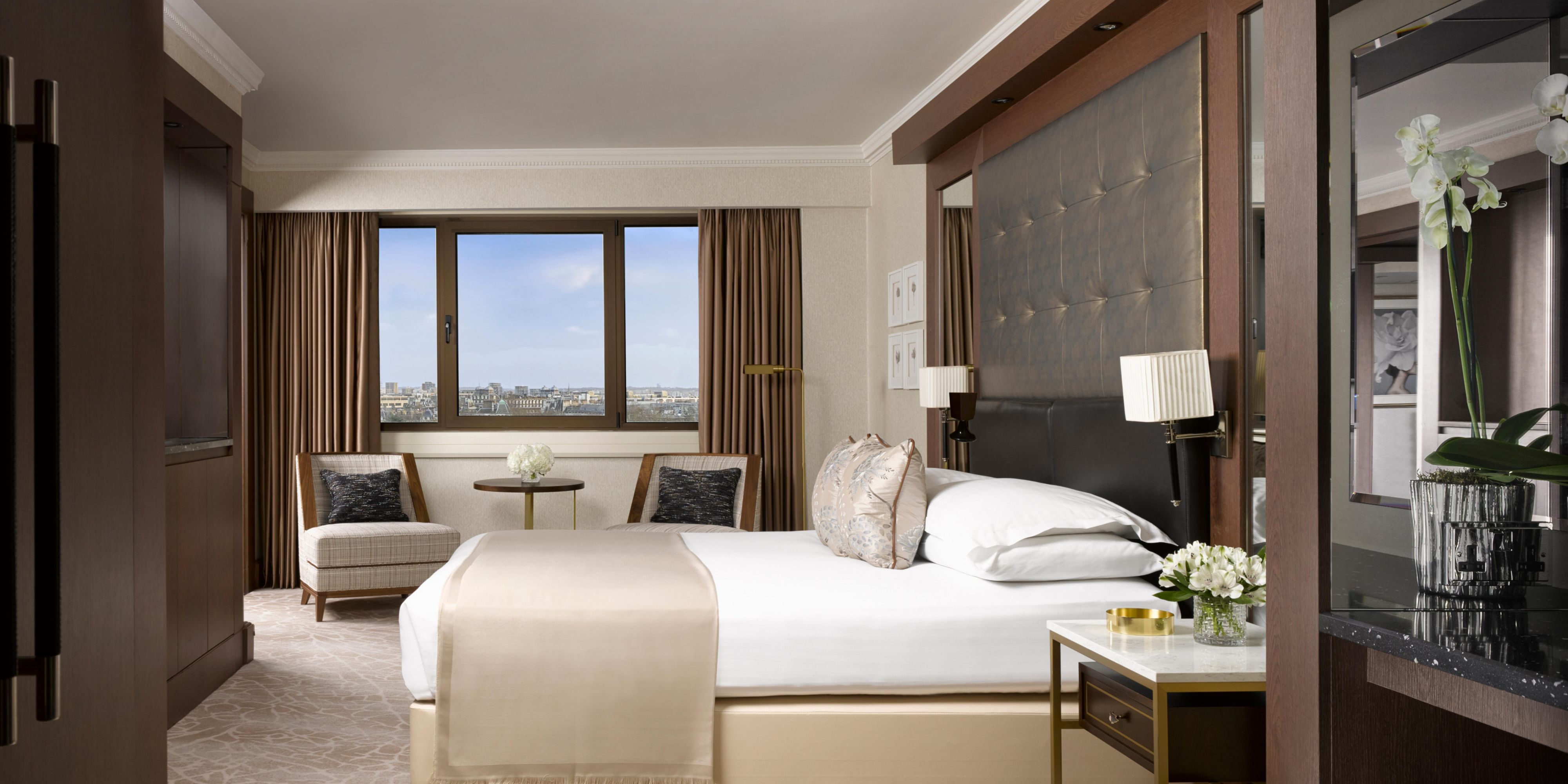 Treat yourself to more time in London's most iconic address. With our exclusive suite offer, stay 3 nights and pay for 2 or enjoy 6 nights for the price of 4. Available to IHG One Rewards members booking our Hyde Park, Prestige, London or Palace Suites. Valid for stays between 13 June and 31 October 2025. More indulgence, on us.