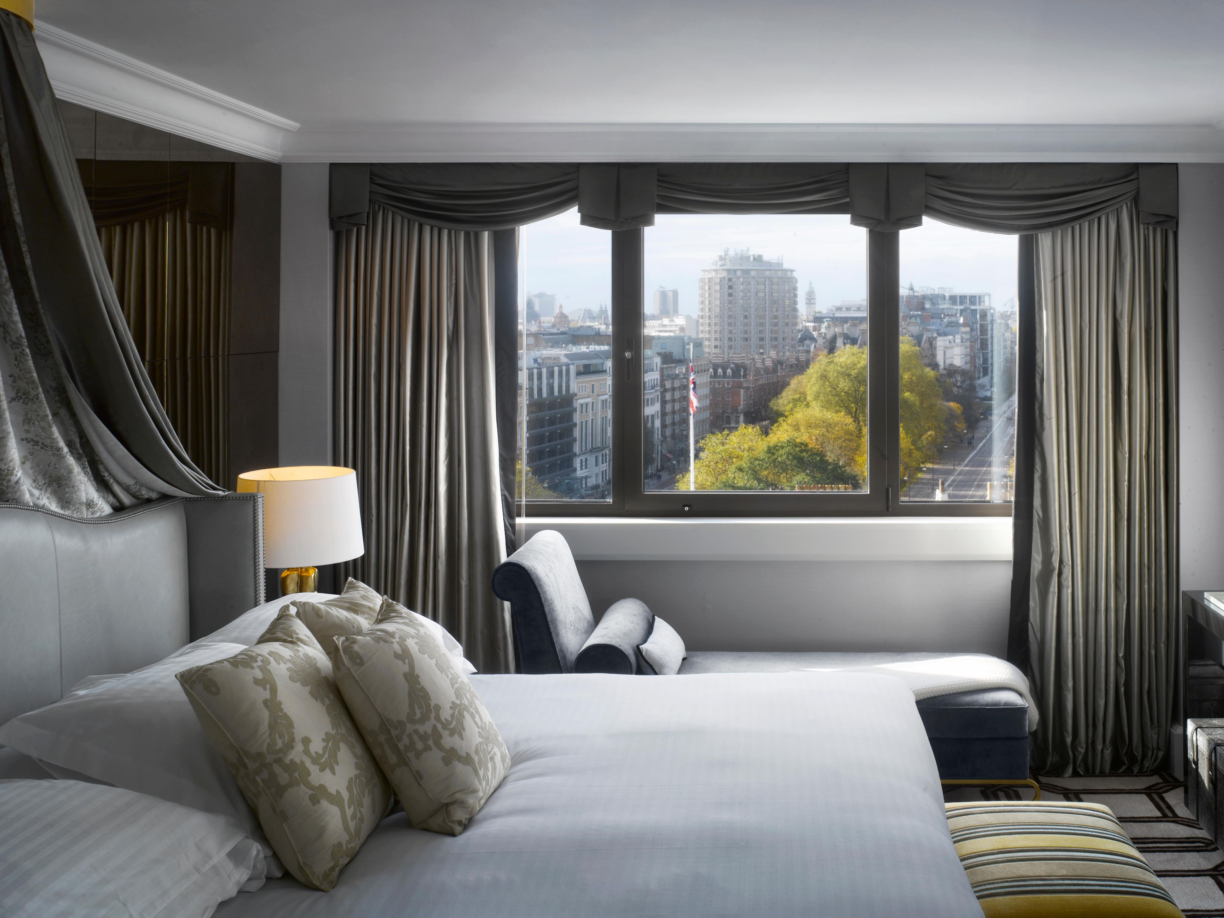 luxury hotel suites with london views