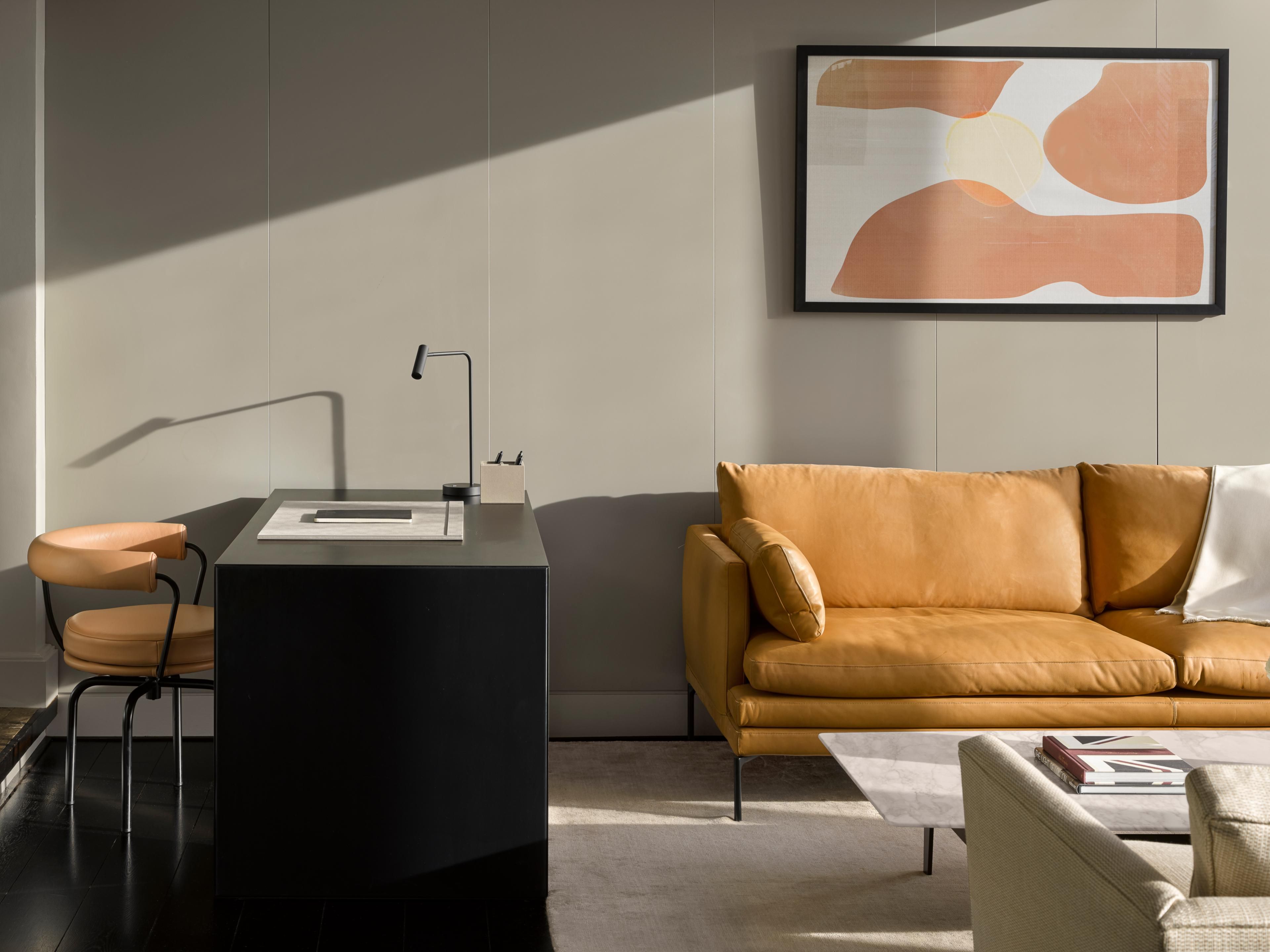 Wokring area in premium London hotel suite