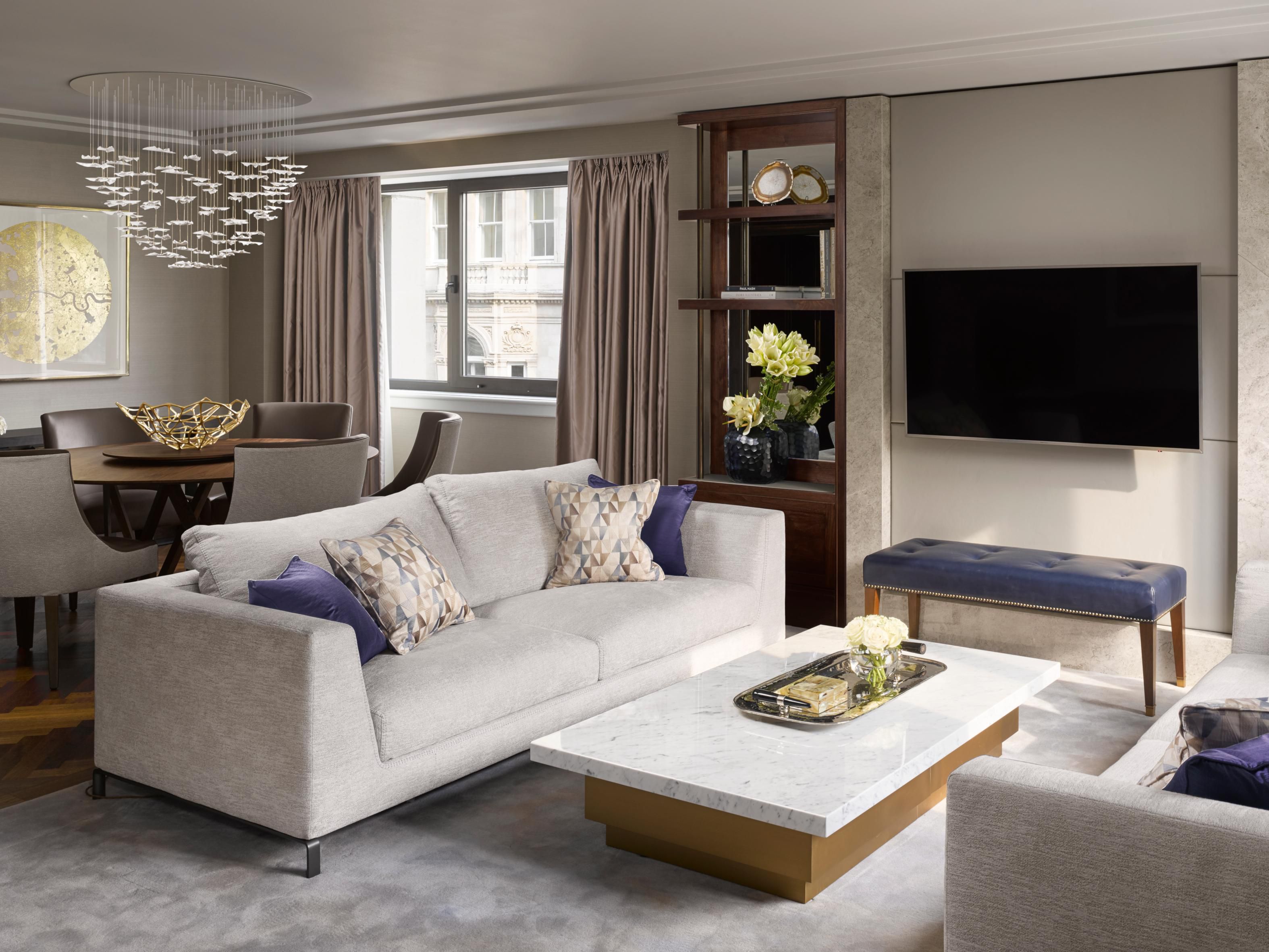London suite with lounge and dining