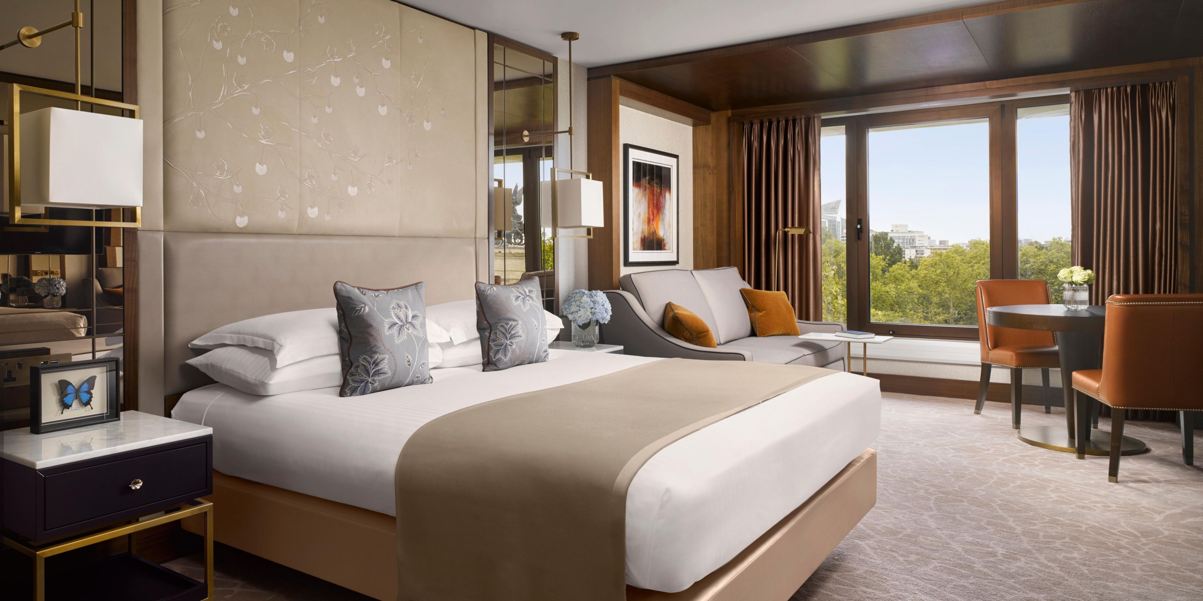 The newly refurbished Mayfair Collection has been impeccably designed to offer guests the highest standard of luxury accommodation in London. Combining natural tones, sumptuous textures and modern amenities, the collection takes inspiration from its unparalleled location overlooking the Royal Parks in the heart of London. 