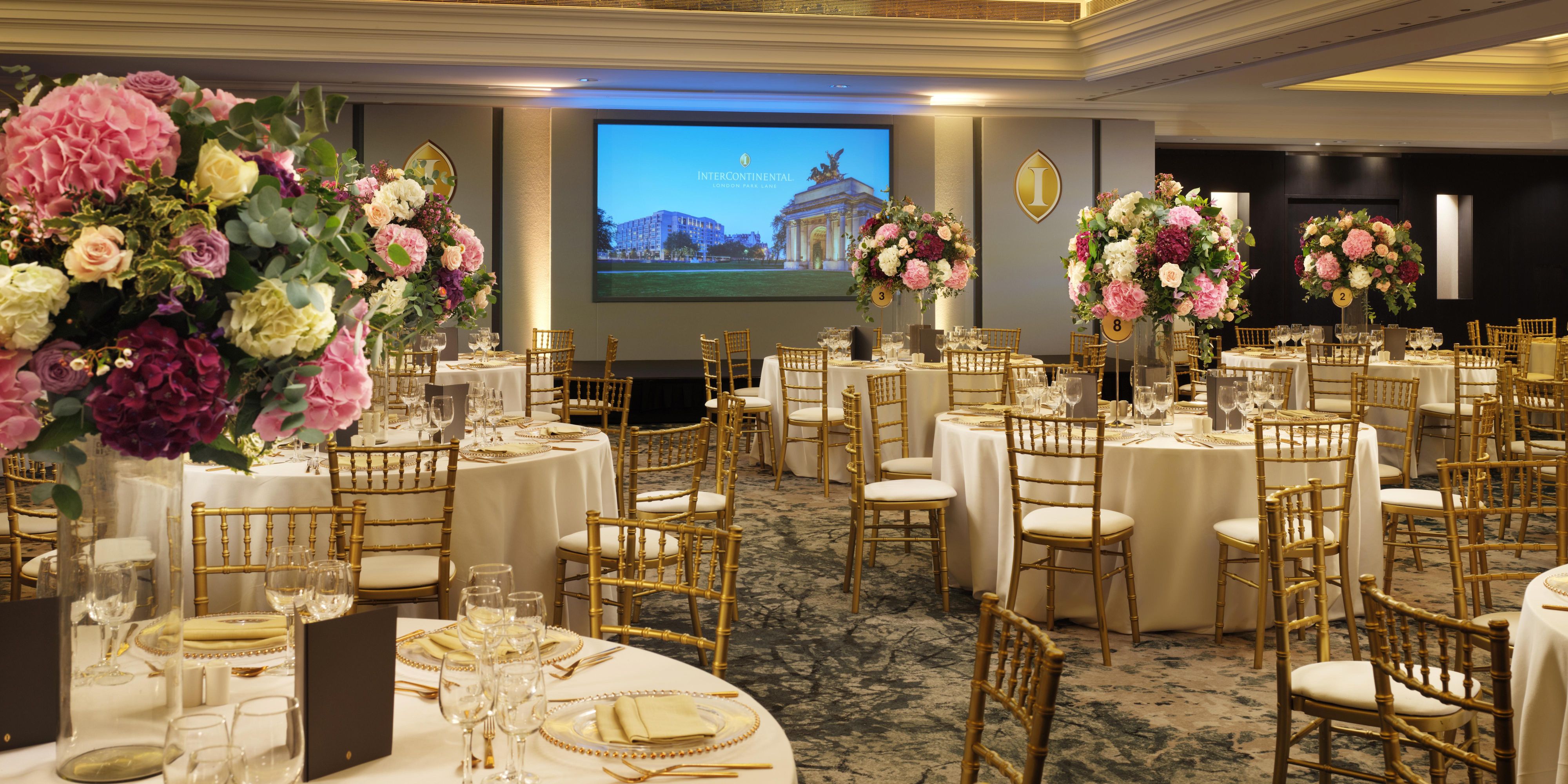 Viva o auge da sofisticação com o espaço exclusivo para reuniões e eventos do nosso hotel. Quer pretenda um grande salão de baile ou uma quarto privada para um encontro social intimista, a nossa equipa de especialistas está sempre disponível para recomendar a solução mais adequada para satisfazer os seus requisitos. Deixe-nos proporcionar-lhe uma experiência de luxo inesquecível.