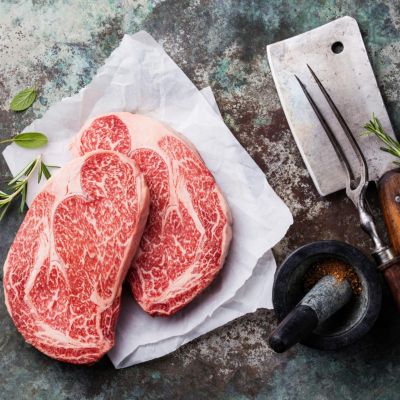 Thưởng thức ẩm thực lấy cảm hứng từ toàn cầu tại các nhà hàng tiên tiến của chúng tôi