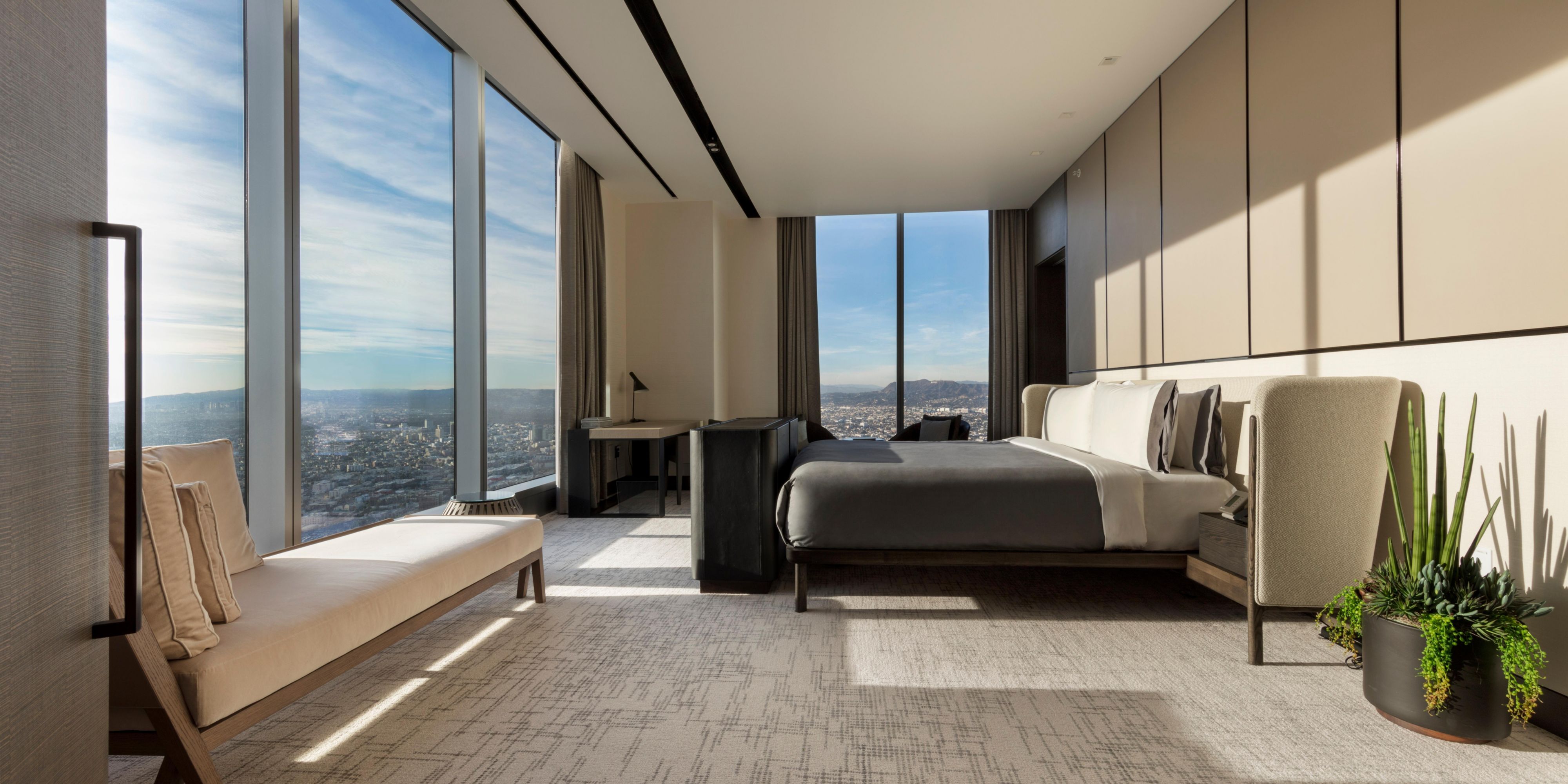 IC Los Angeles Downtown Guestroom