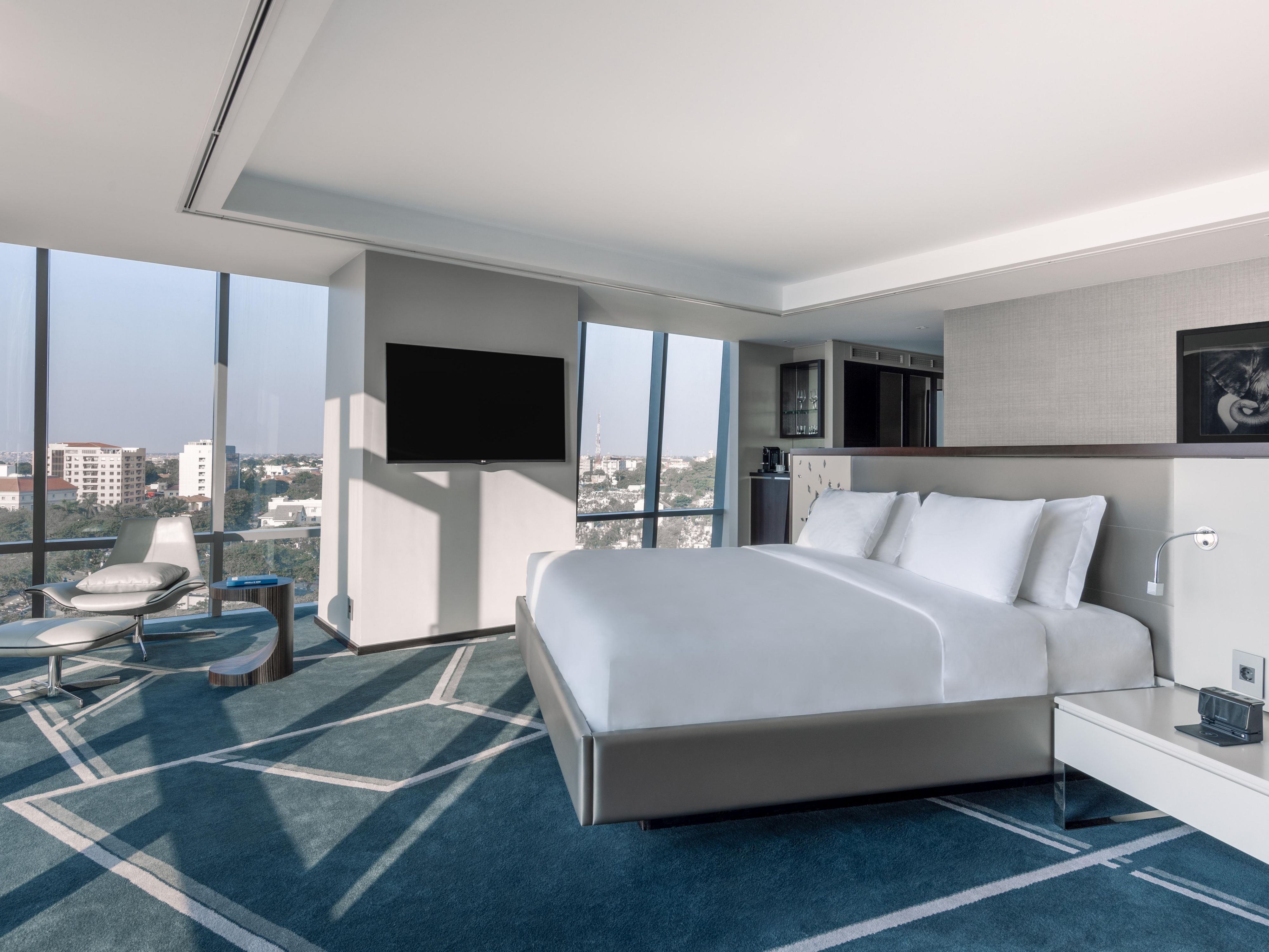 Our floor-to-ceiling windows provide you the best views of Luanda