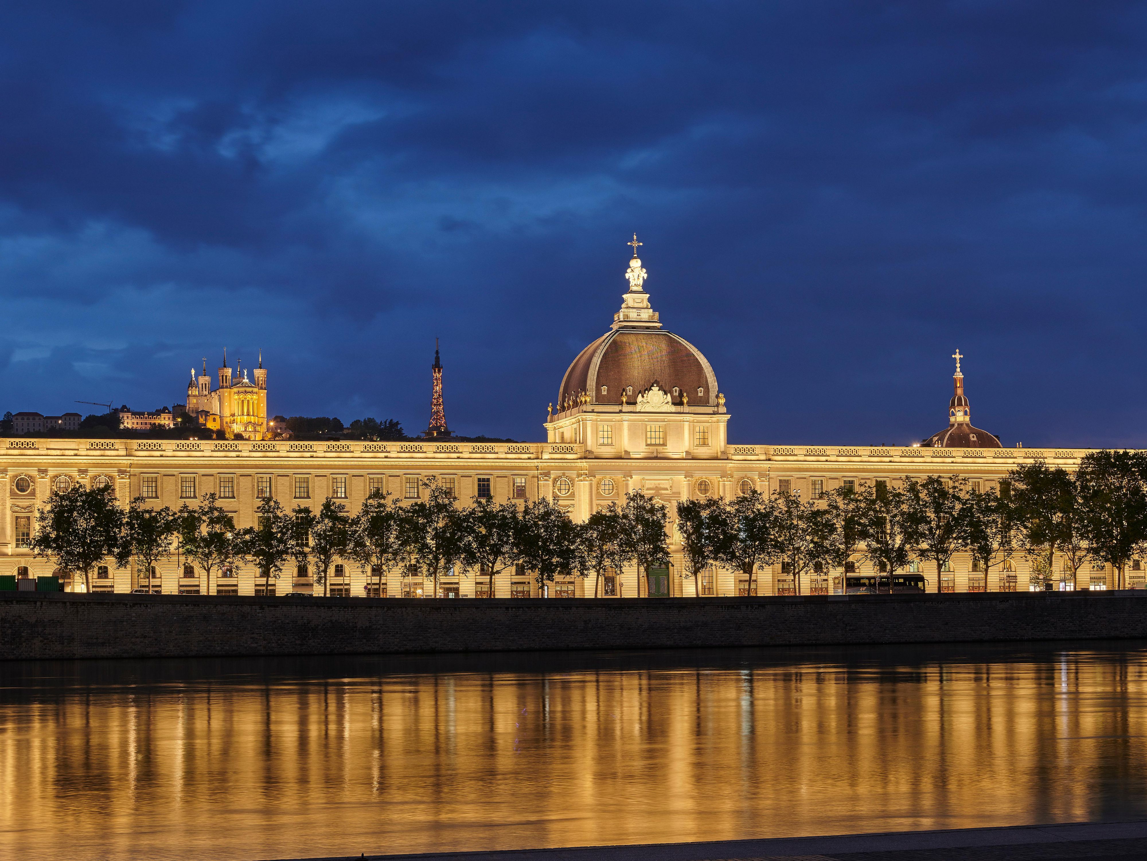 Hotel Exterior | Grand Hôtel-Dieu dating back to the 18th century