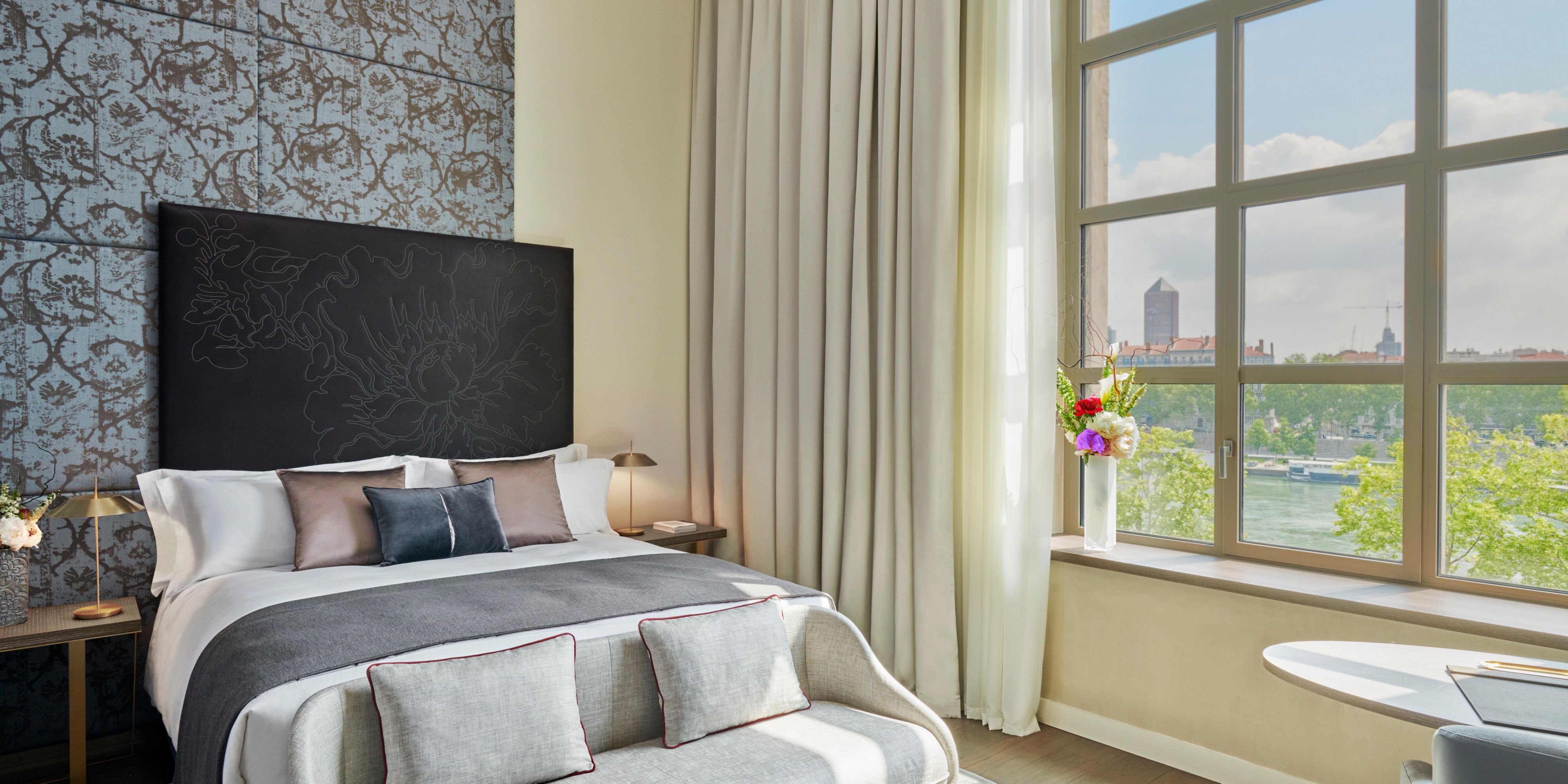 Presidential Suite | Bedroom overlooking the Rhône river