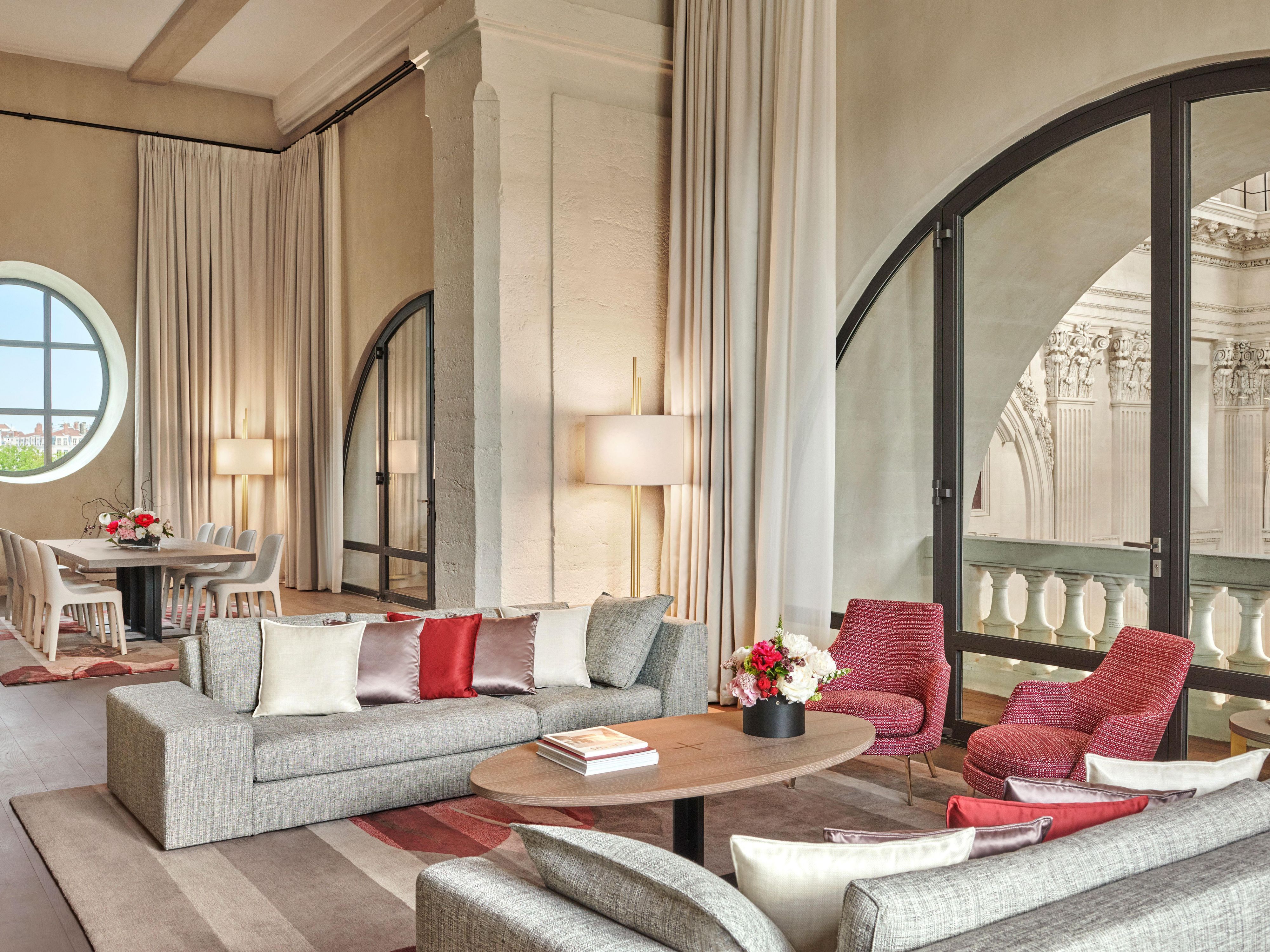 Presidential Suite | A large and comfortable living area