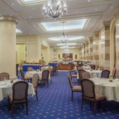 Our Rotana restaurant is a great place for family celebrations