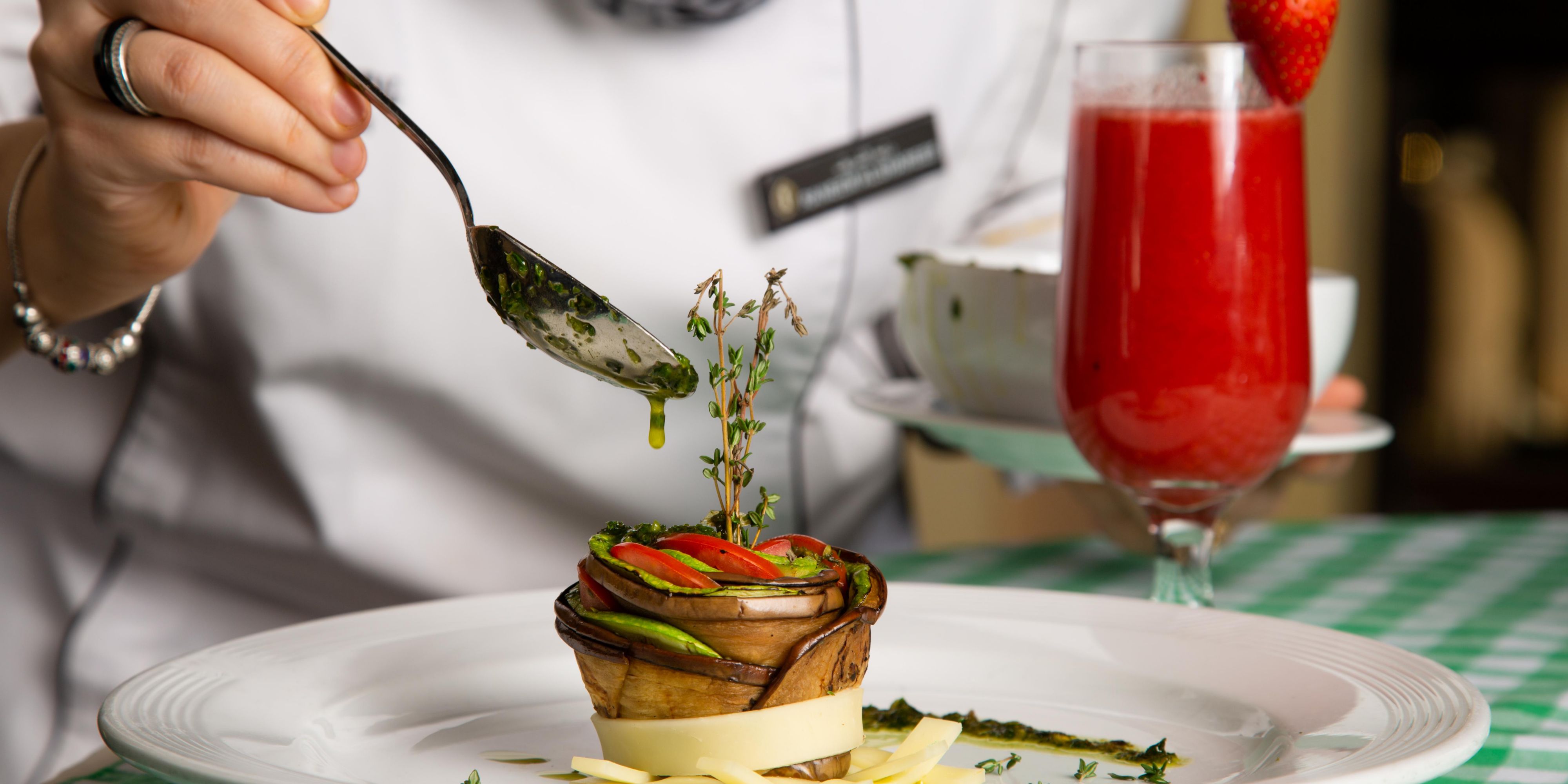 Take your event and function to the next level with a bouquet of exquisite catering experiences customized to your taste. Our team creates delicacies to suit all tastes, delivering a winning combination of elegant, creative cuisine and uncompromising catering services for all types of meetings and functions, big or small.