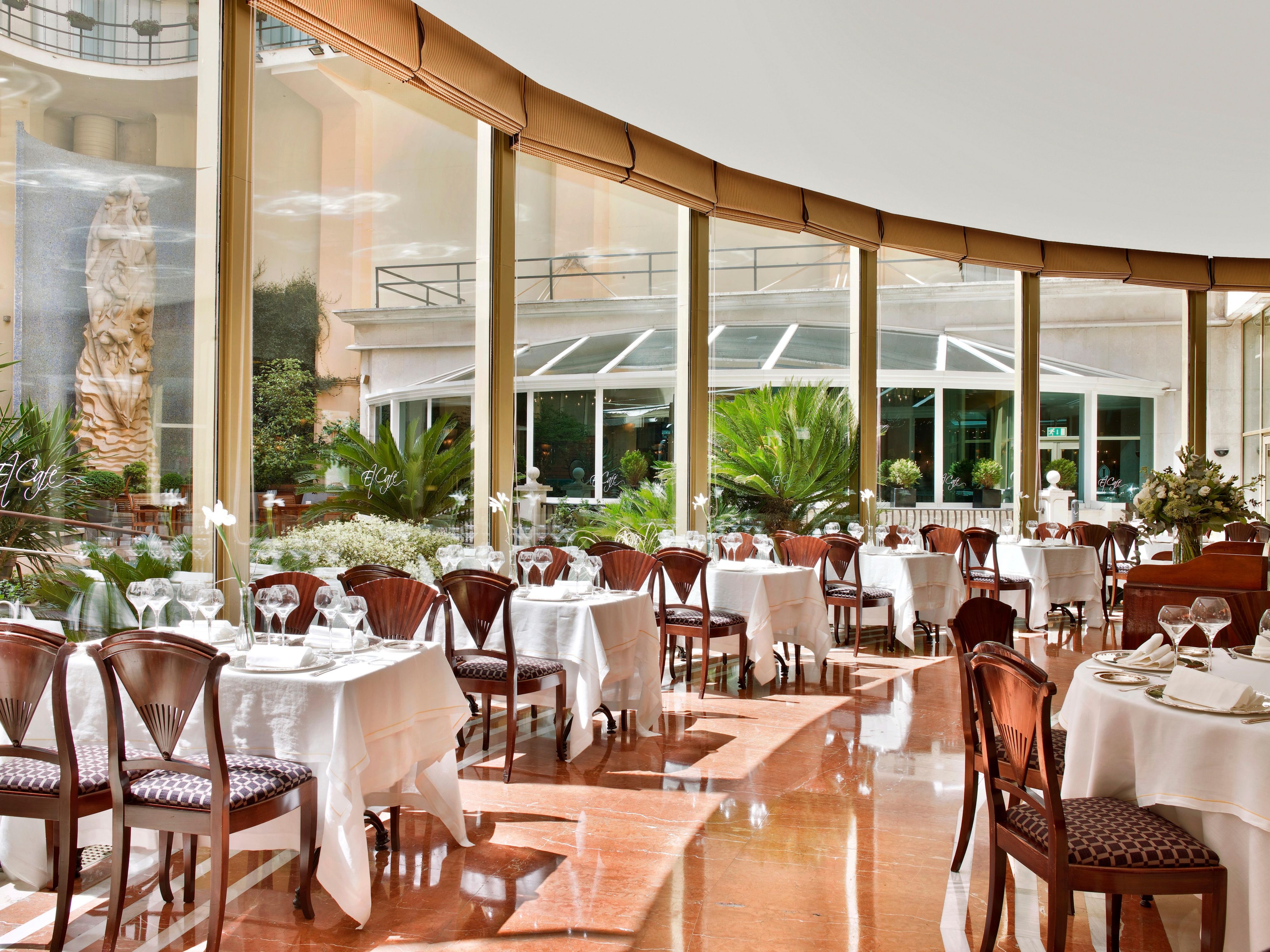 El Café area