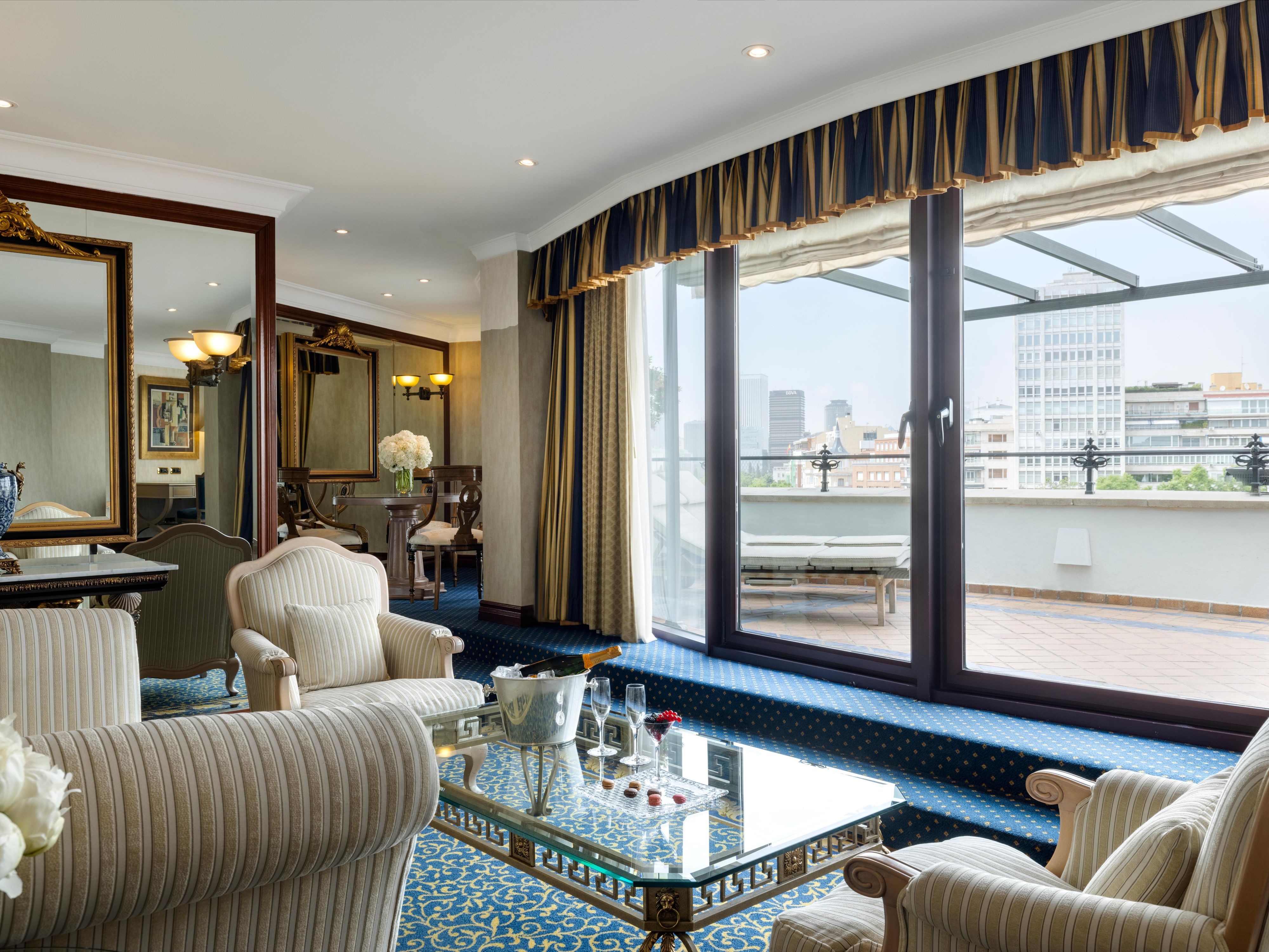 Living room and terrace with views over Castellana
