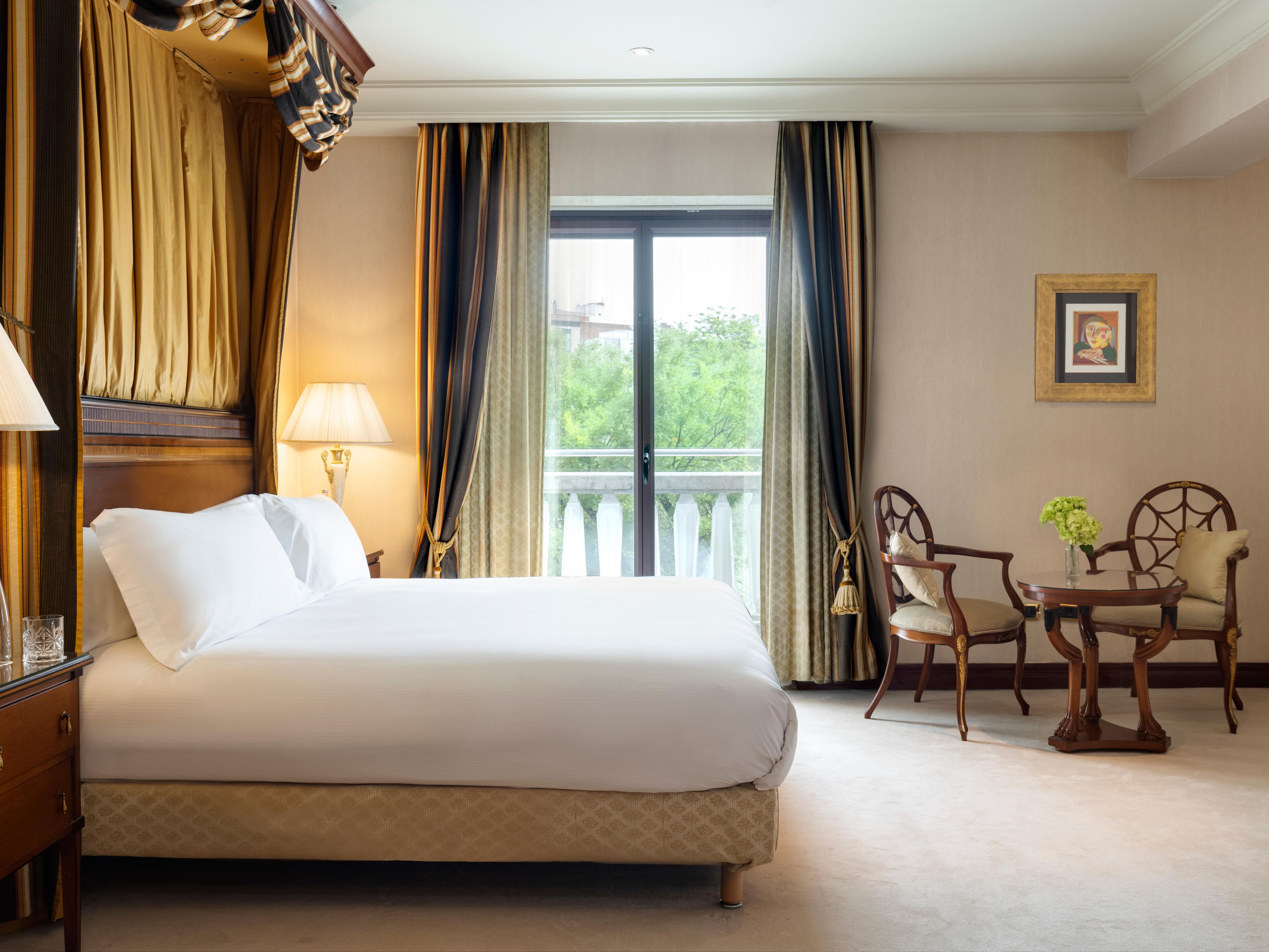 Master bedroom overlooking Paseo de la Castellana